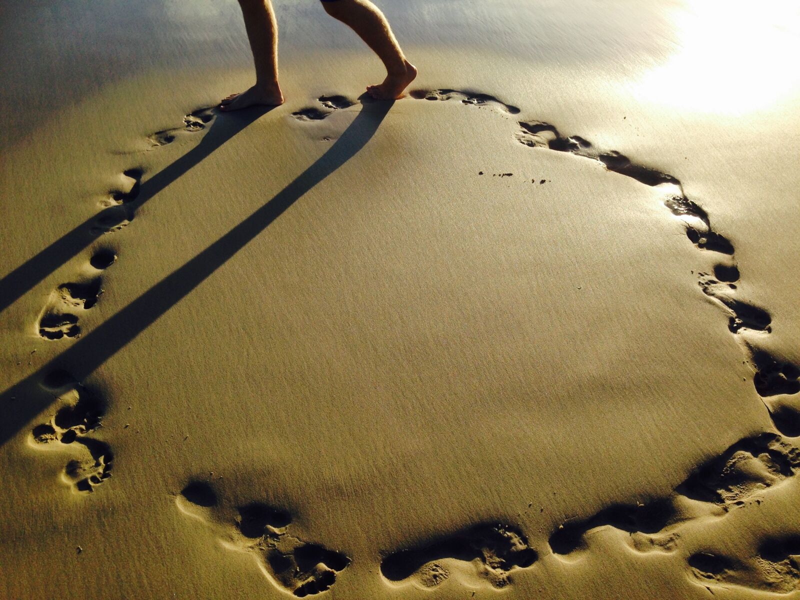 Apple iPhone 5c sample photo. Beach, sun, footprints photography