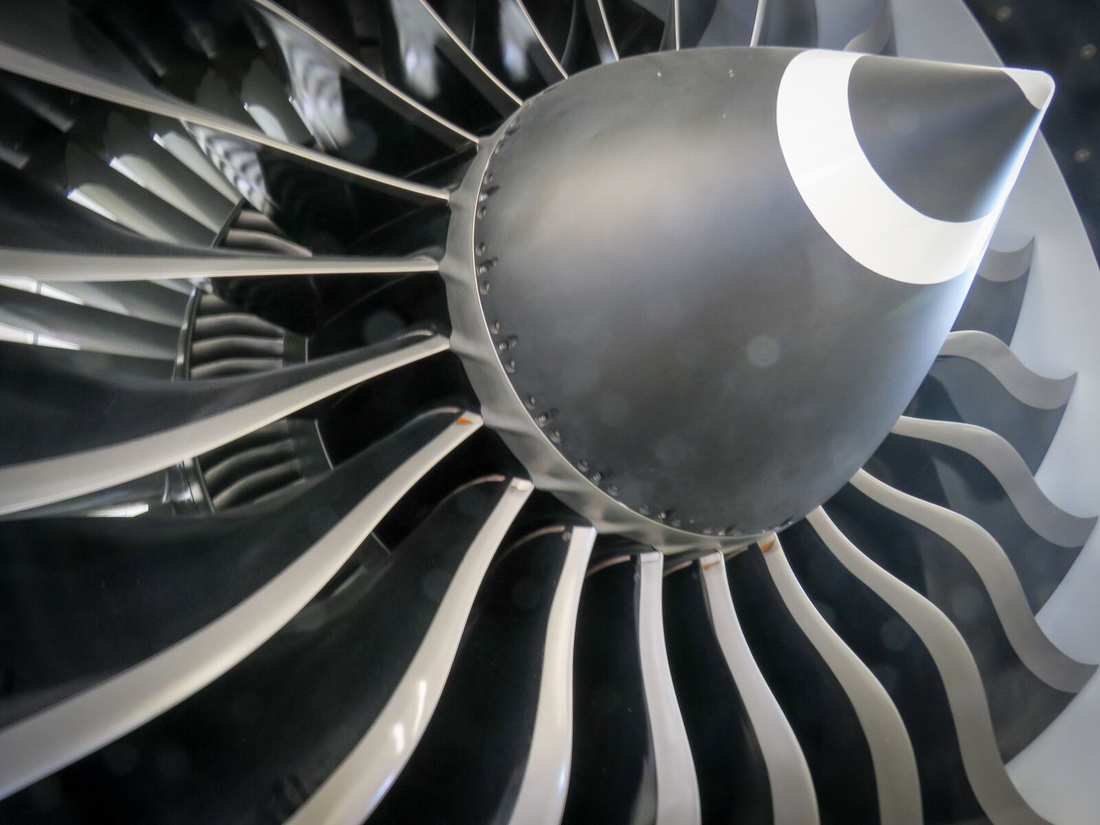 Canon PowerShot SX60 HS sample photo. Airplane, engine, metal photography