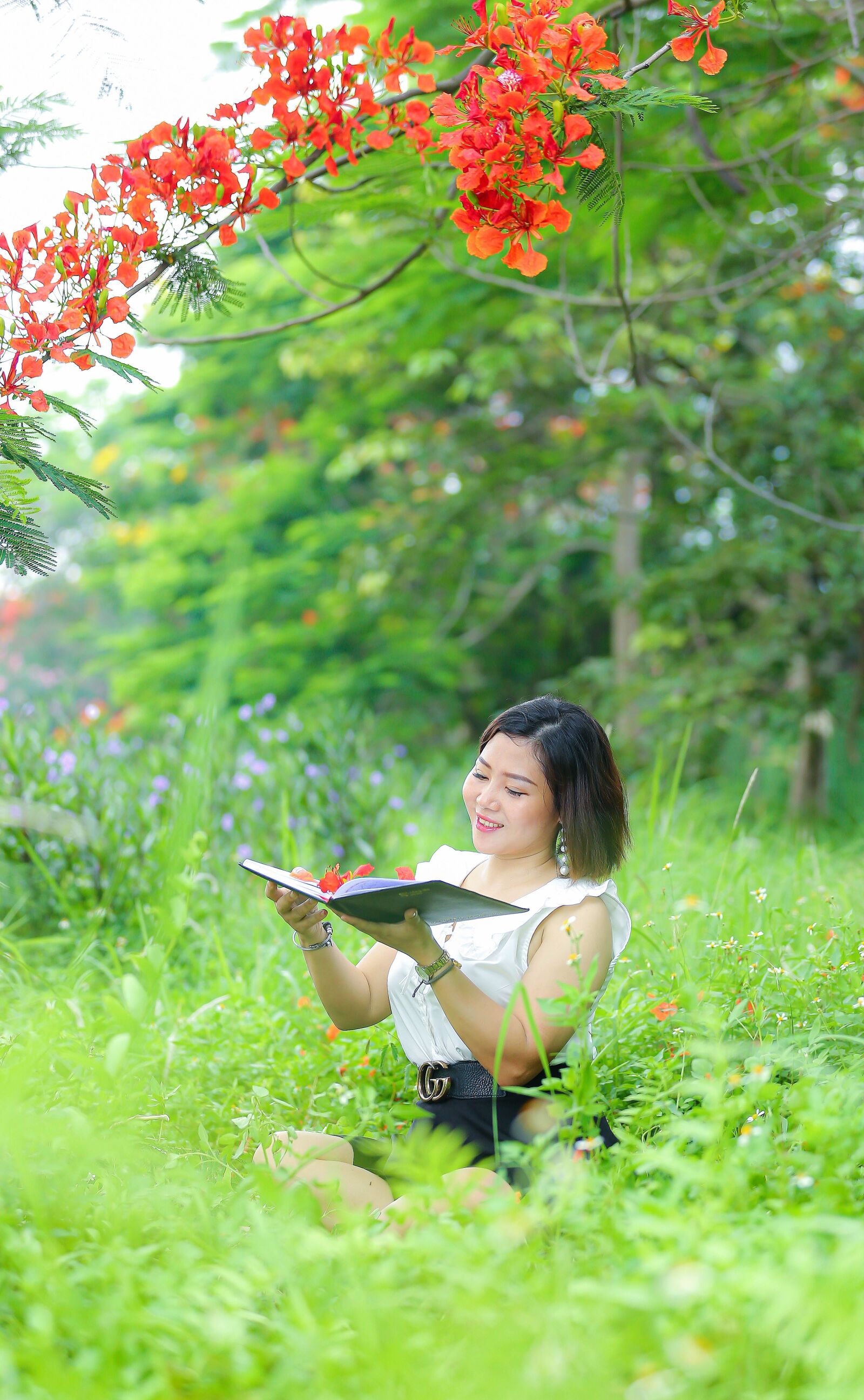 Canon EF 70-200mm F2.8L IS II USM sample photo. Flowers, phoenix flowers, girls photography