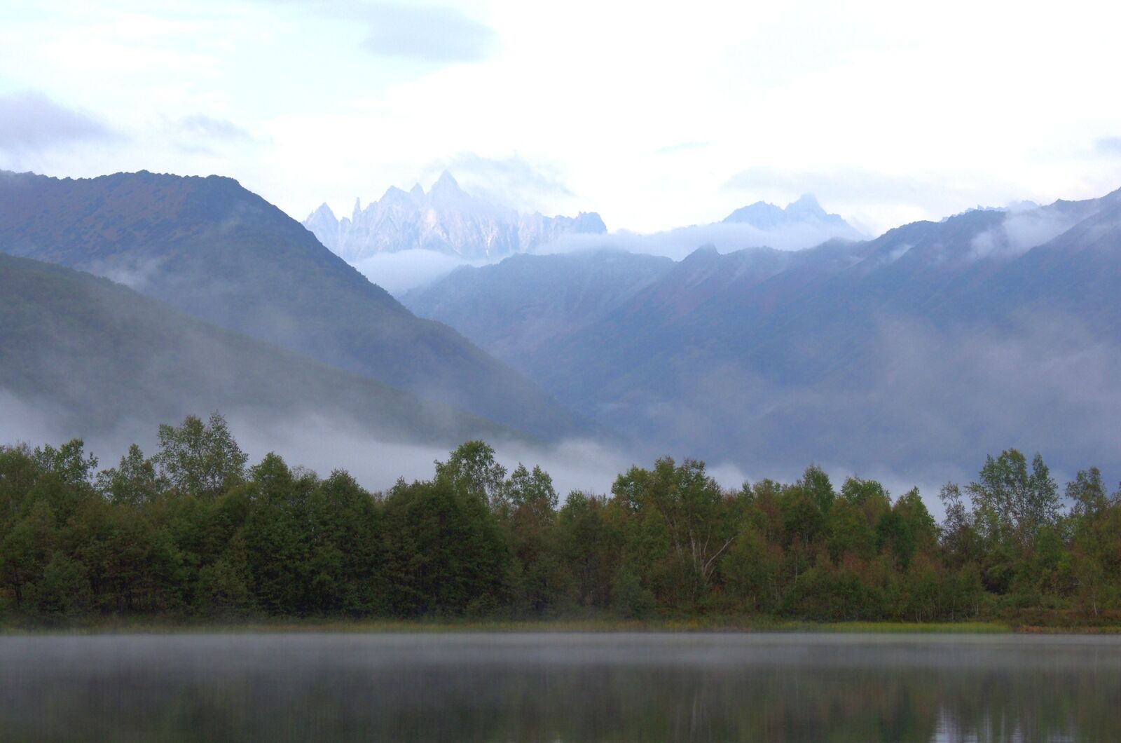 Pentax K-5 sample photo. Mountains, lake, rocks photography