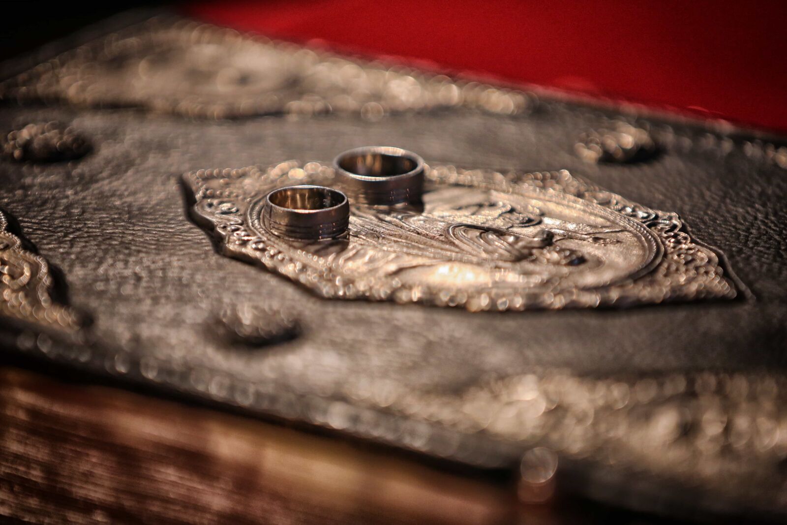 Canon EOS 5D Mark III sample photo. Book, craft, detail, expensive photography
