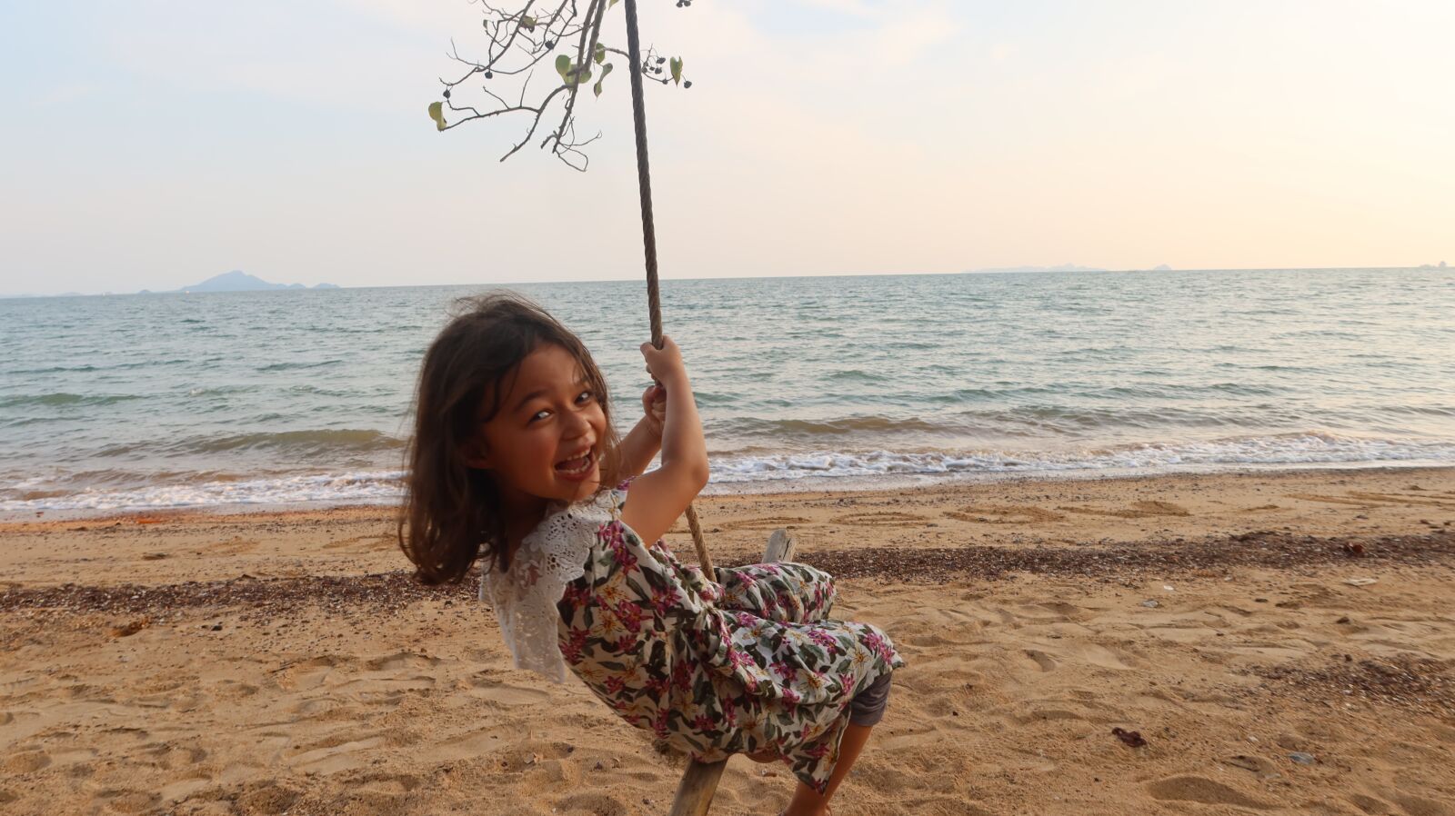 Canon PowerShot G7 X Mark III sample photo. Girl, beach, swing photography