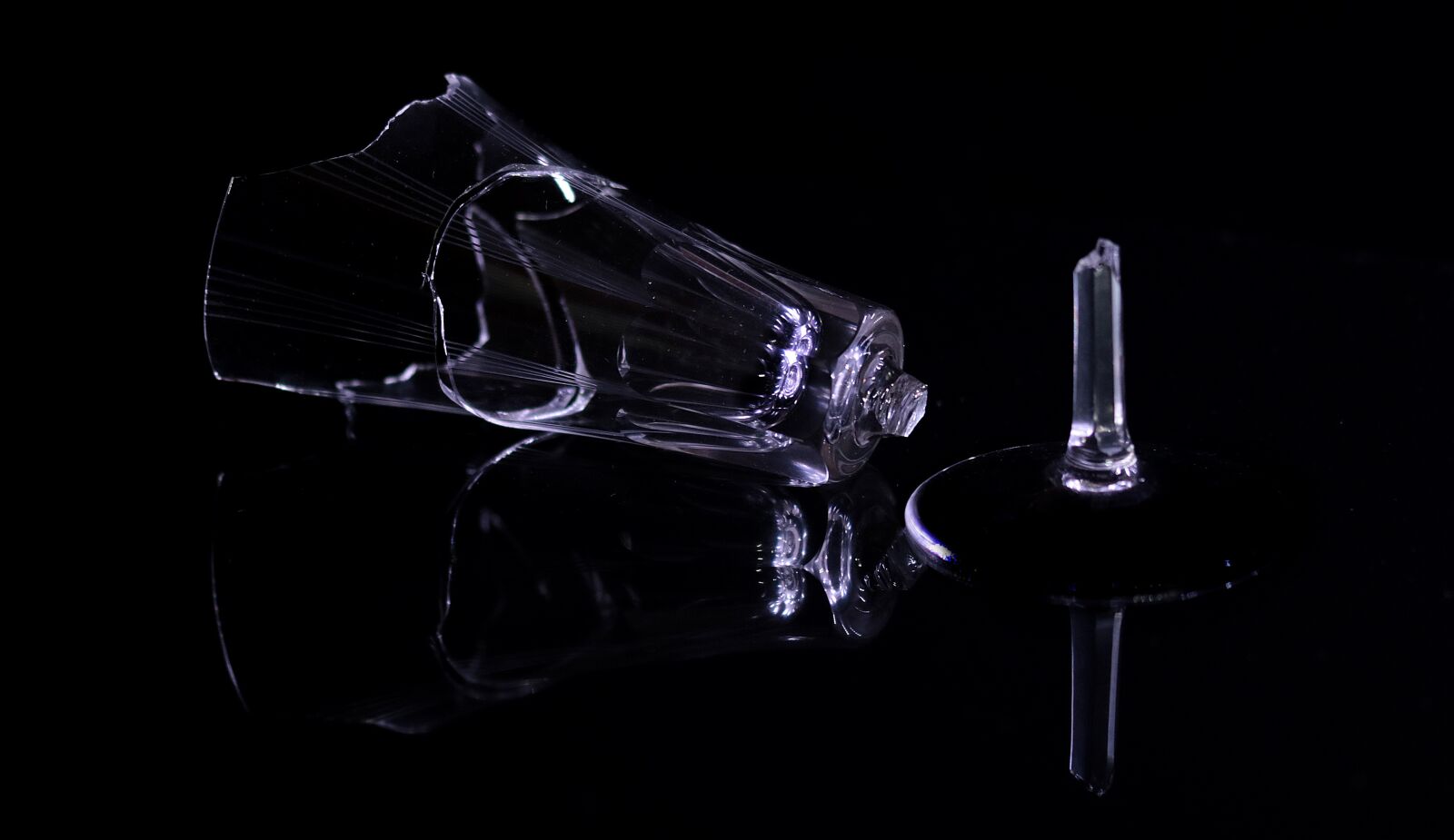 Canon EOS 80D sample photo. Glass, champagne glass, broken photography