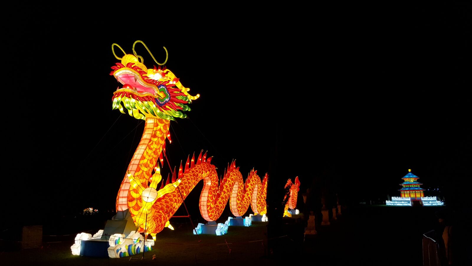 Samsung Galaxy S6 sample photo. Dragon, lantern, chinese photography