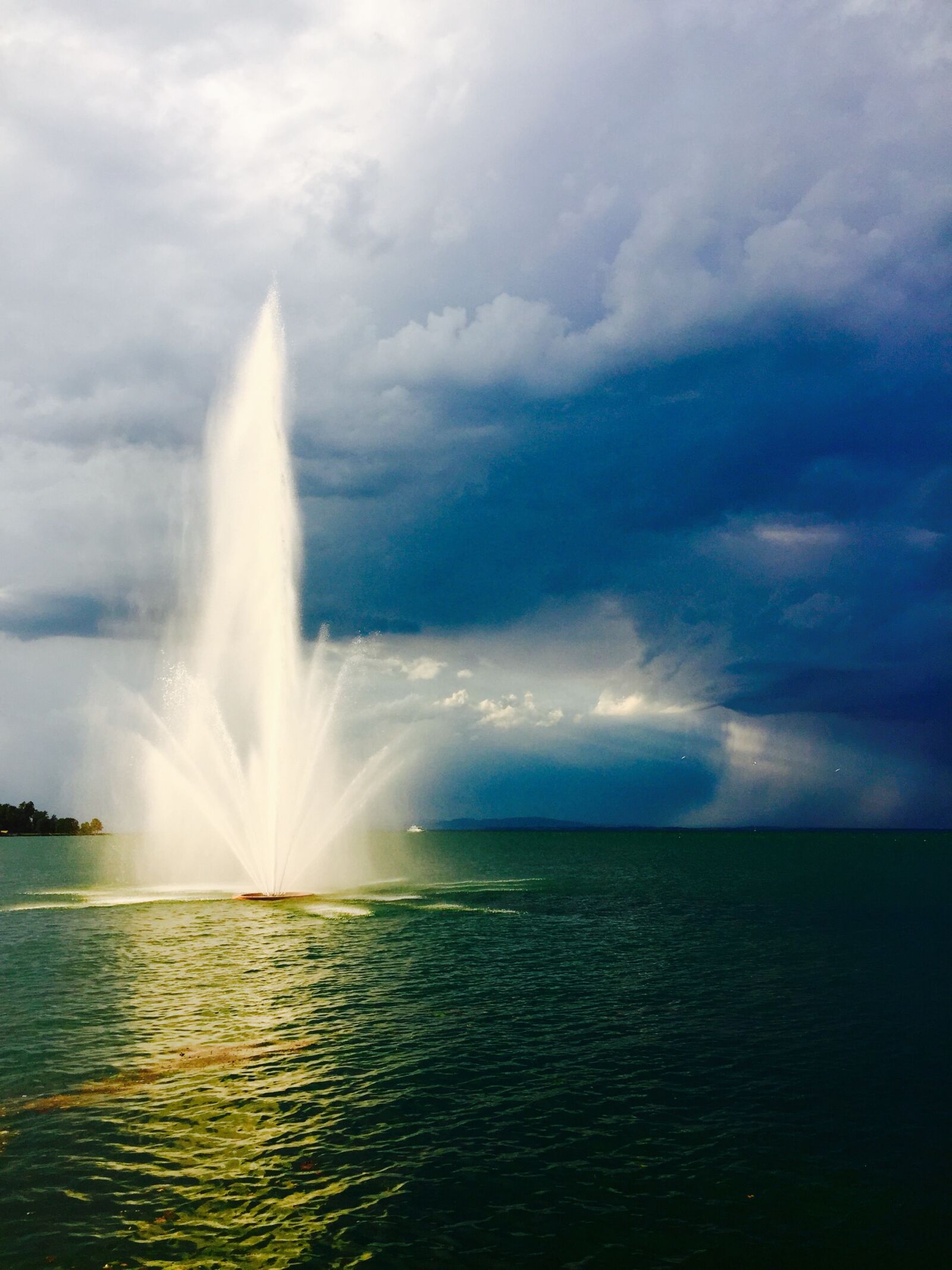 Apple iPhone 6 sample photo. Lake constance, fountain, water photography