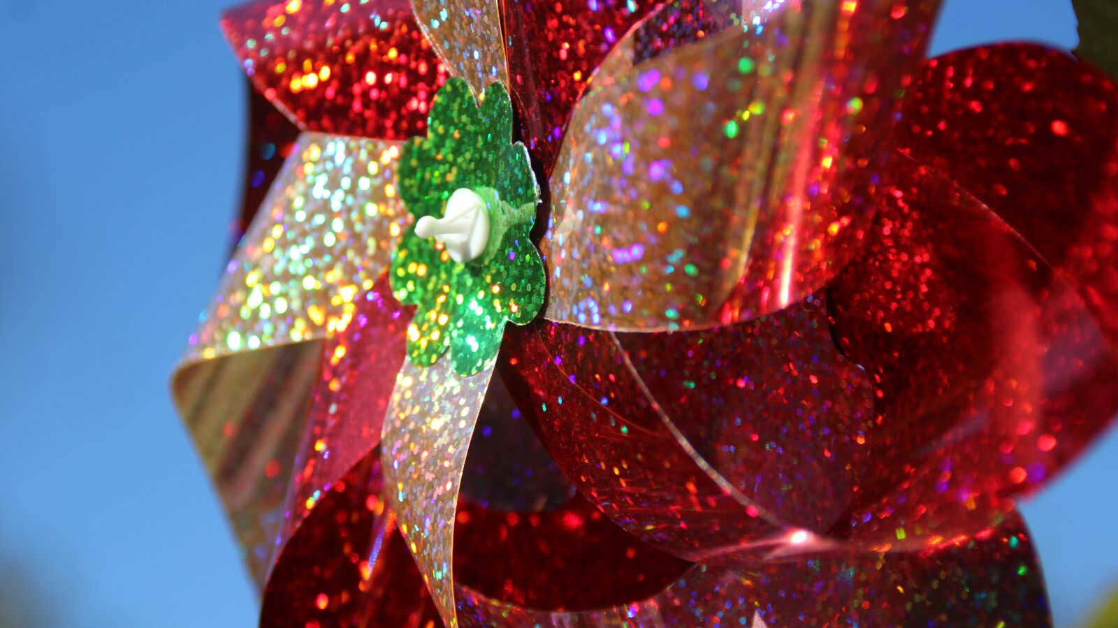 Canon EOS 1200D (EOS Rebel T5 / EOS Kiss X70 / EOS Hi) sample photo. Pinwheel, colors, children photography