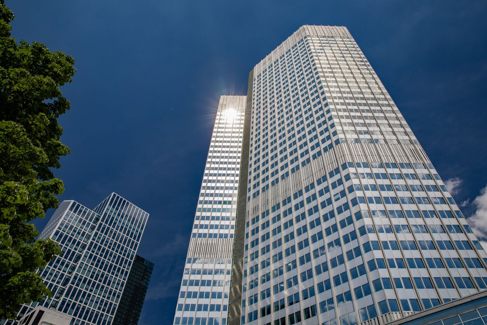 Canon EOS 5D Mark IV sample photo. Skyscraper, building, modern building photography