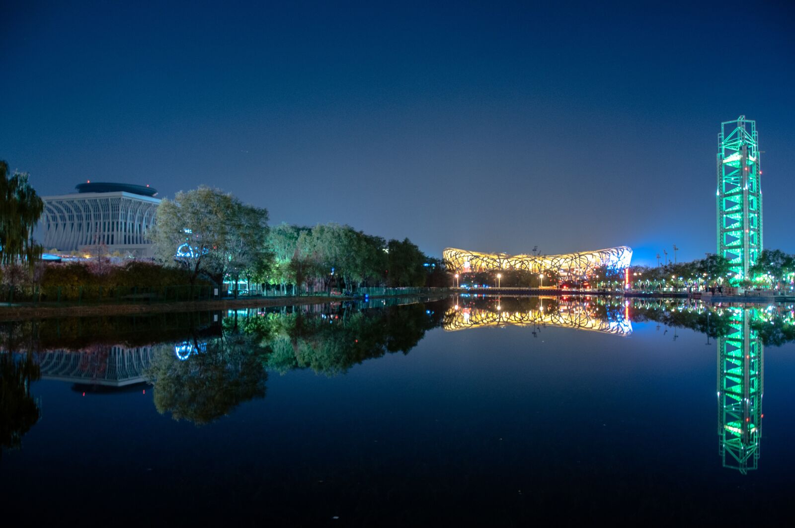 Nikon D90 sample photo. Night view, reflection, the photography