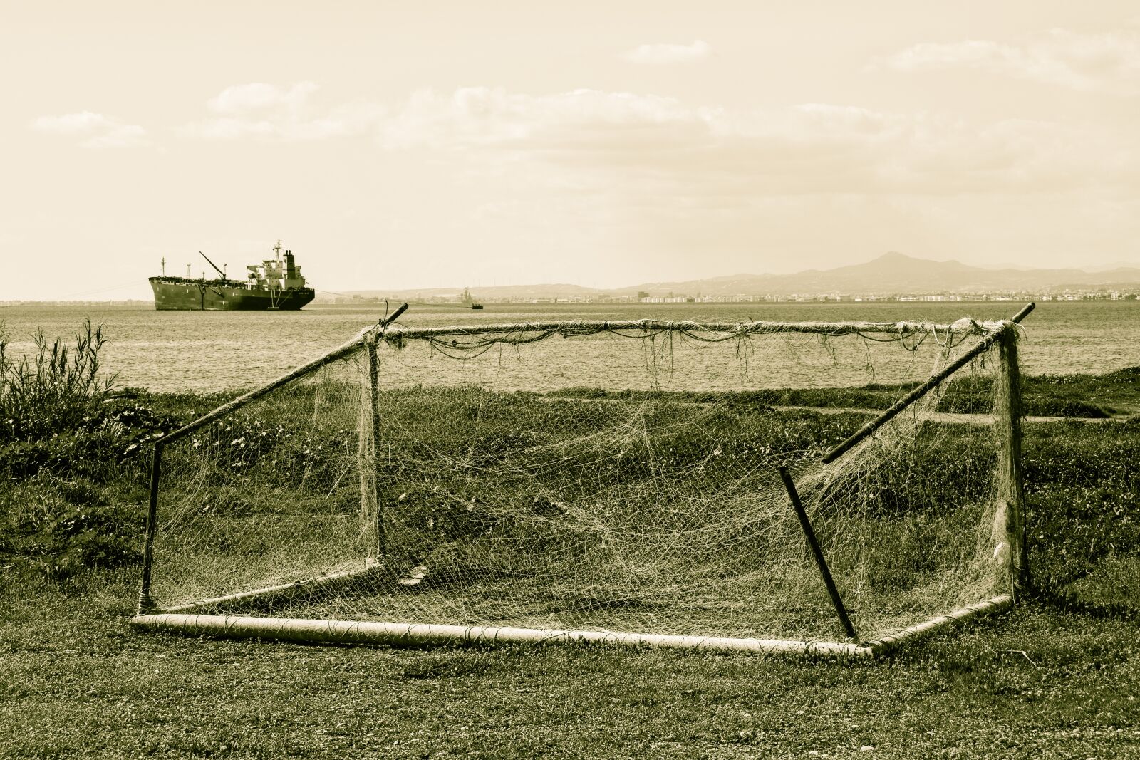 Nikon D3300 sample photo. Goalpost, broken, rusty photography