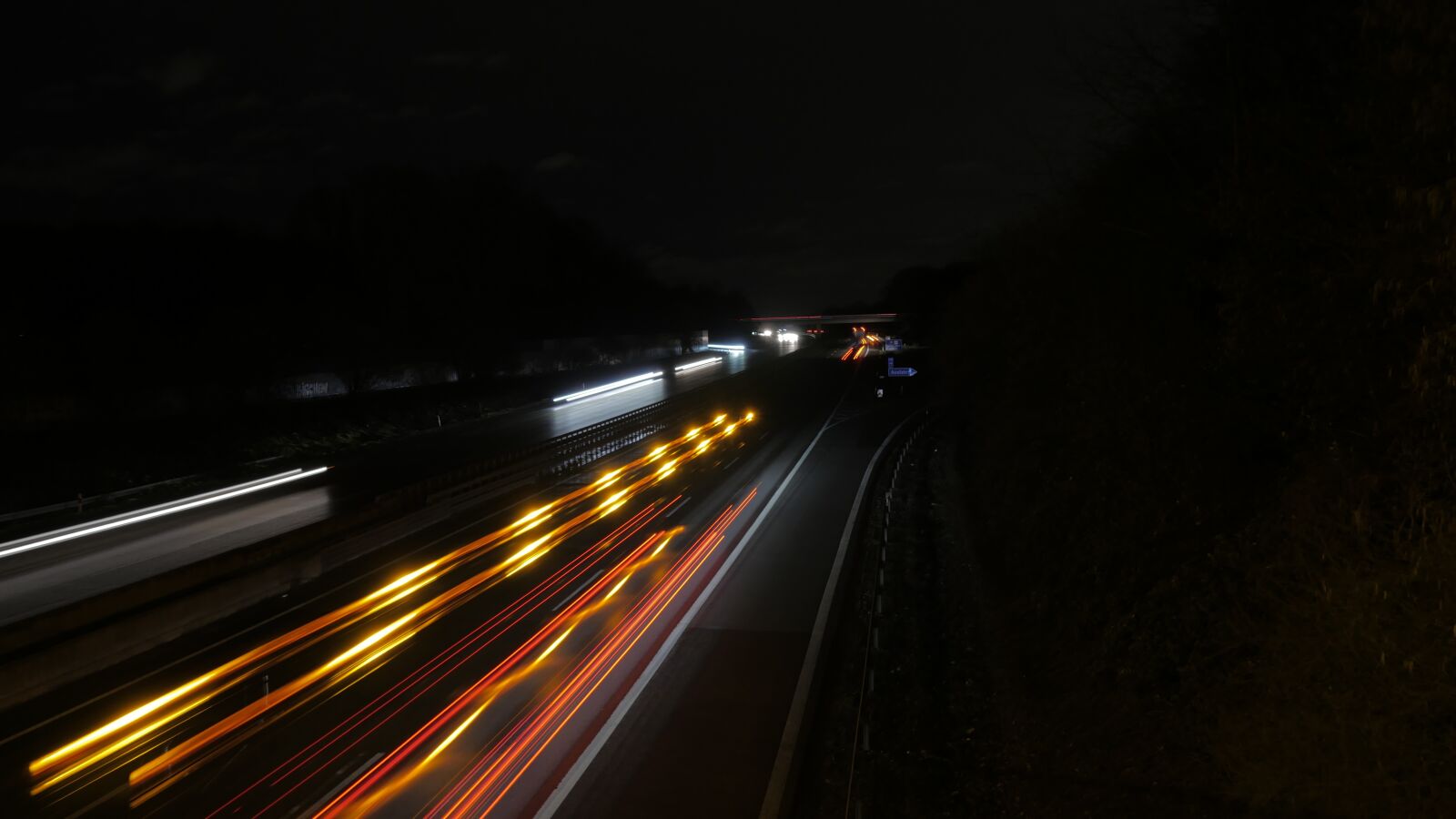 Panasonic Lumix DMC-GH4 sample photo. Highway, night, shining photography