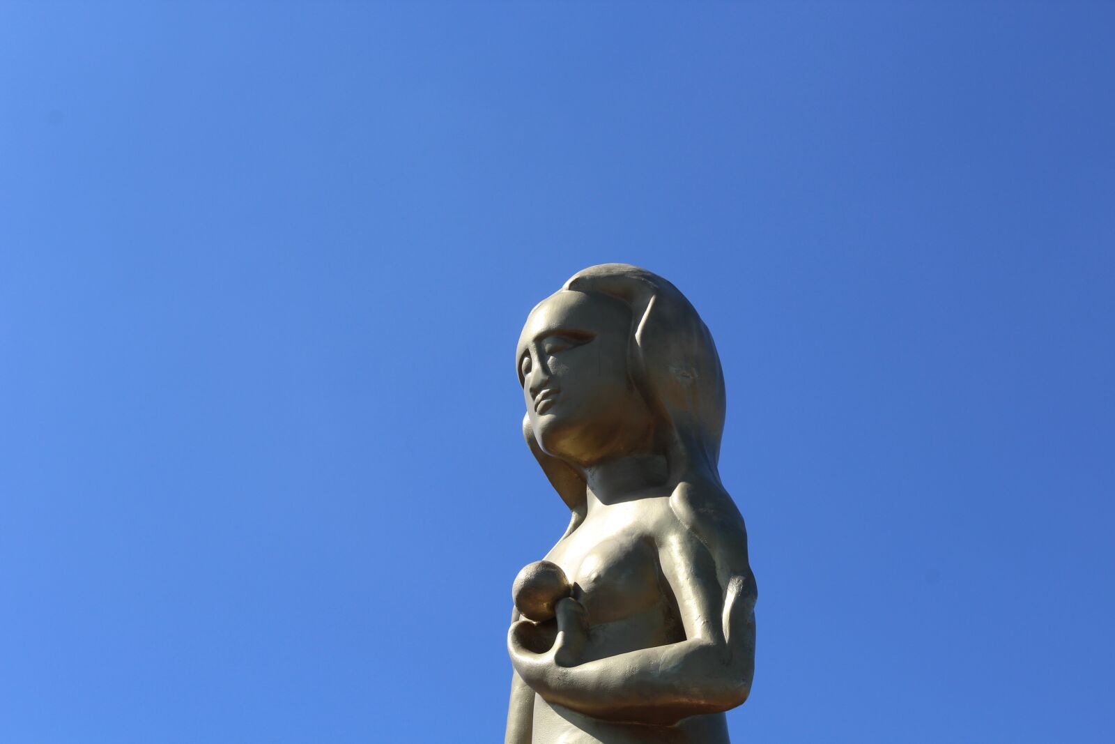 Canon EOS 1200D (EOS Rebel T5 / EOS Kiss X70 / EOS Hi) sample photo. Eva, gold, blue sky photography
