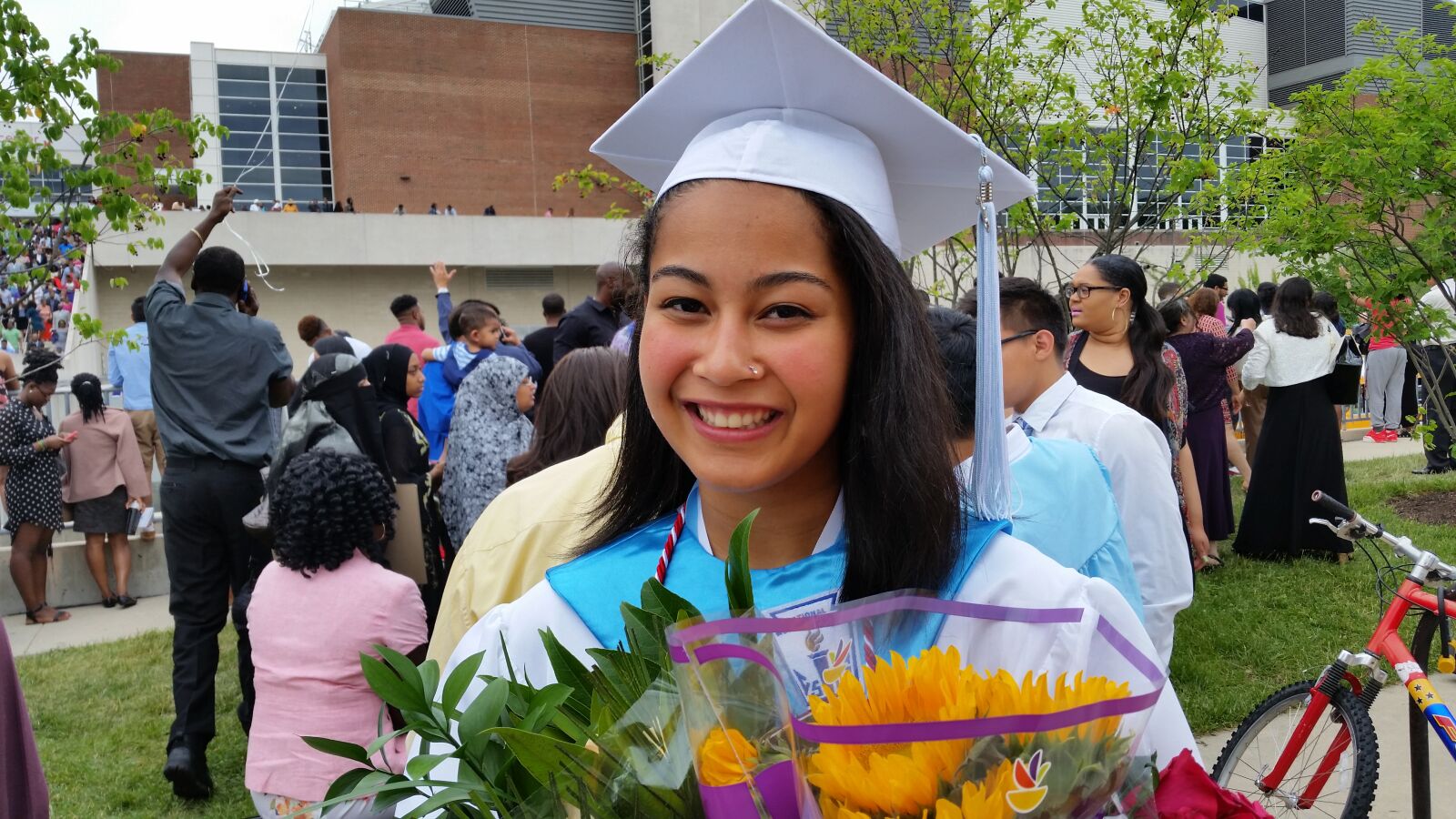 Samsung Galaxy S5 sample photo. Beautiful, girl, hs, graduation photography