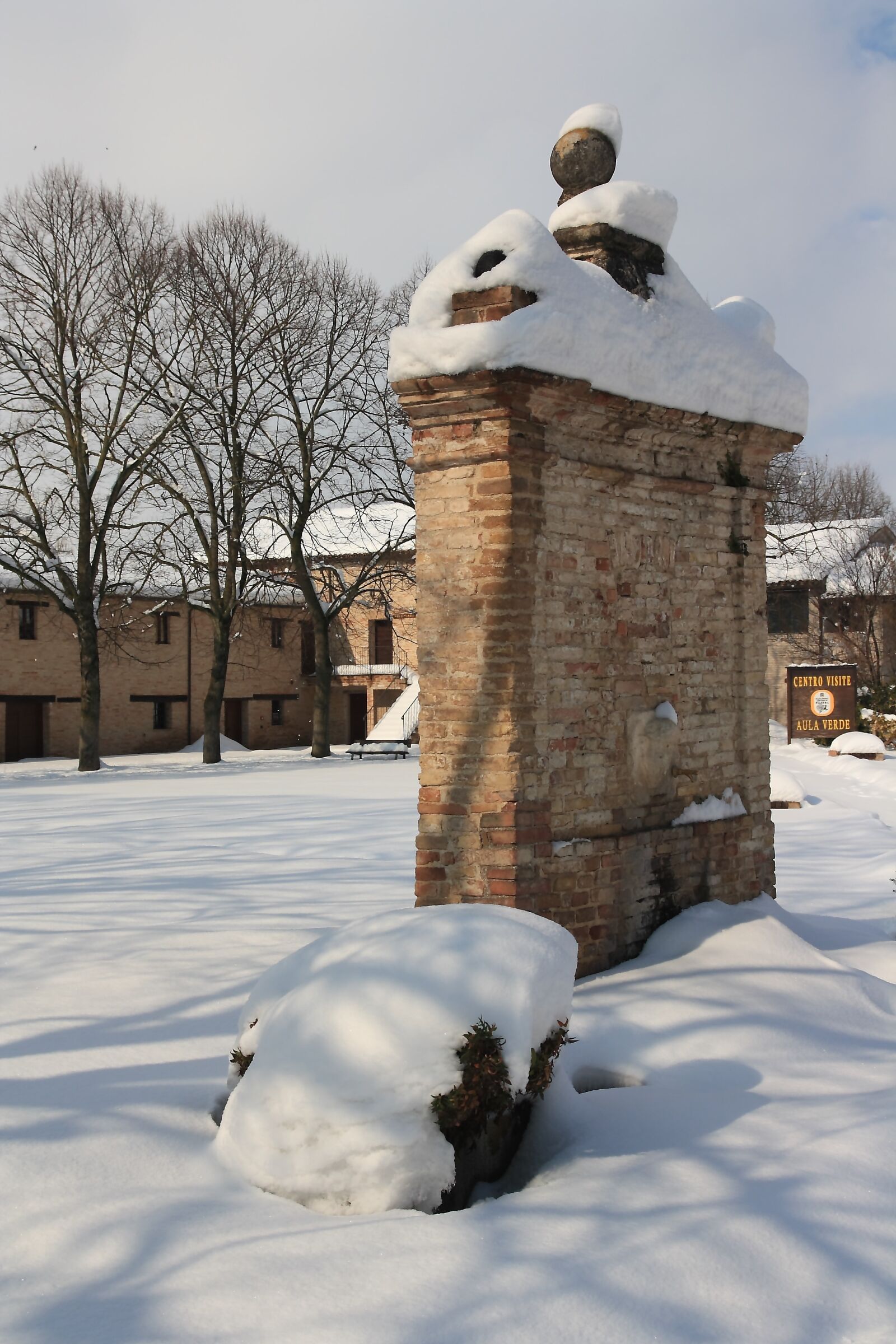 Canon EOS 1000D (EOS Digital Rebel XS / EOS Kiss F) sample photo. Snow, winter, fontana photography