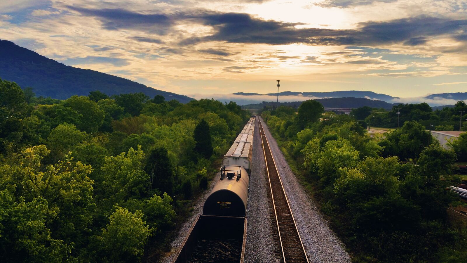 Samsung Galaxy S5 sample photo. Train, railroad, clouds photography