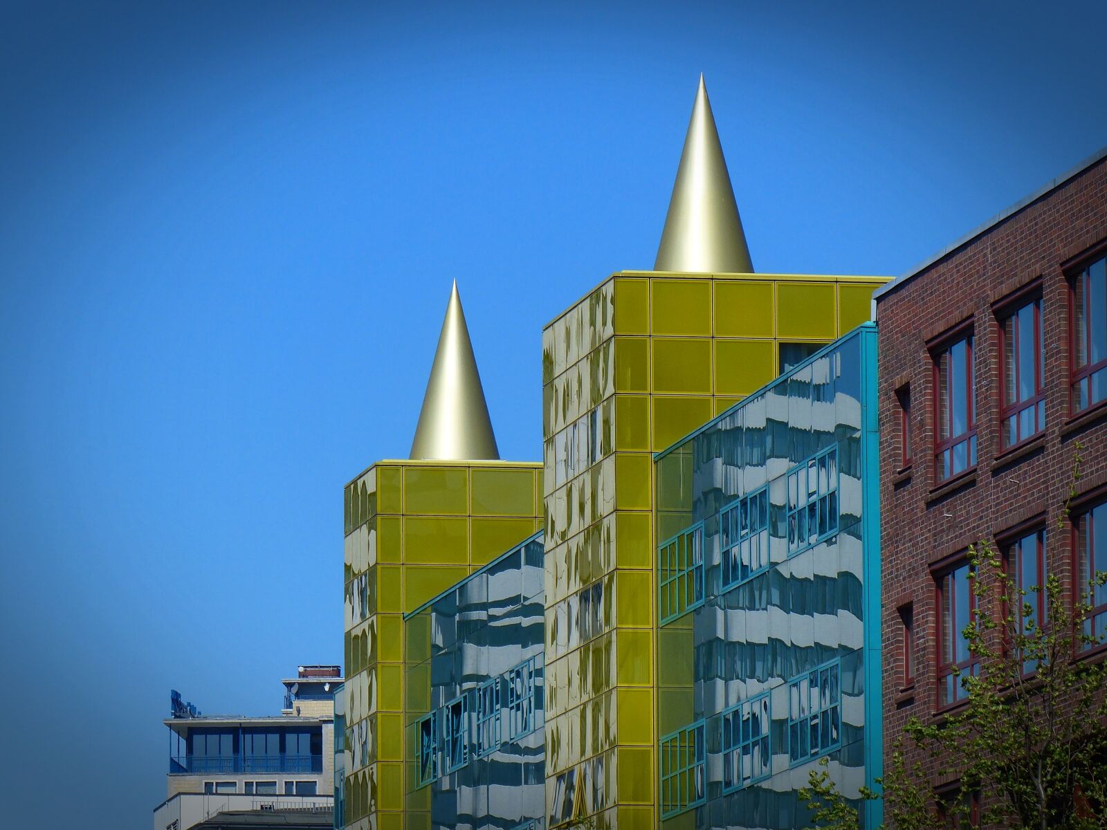 Panasonic Lumix DMC-FZ200 sample photo. Architecture, modern, building photography