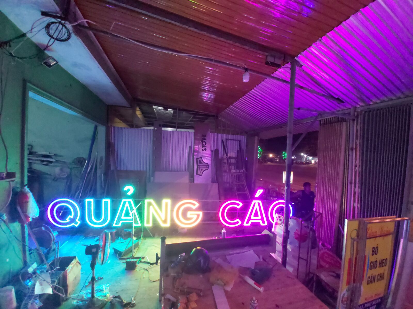 Samsung Galaxy A70 sample photo. Led full color, led photography