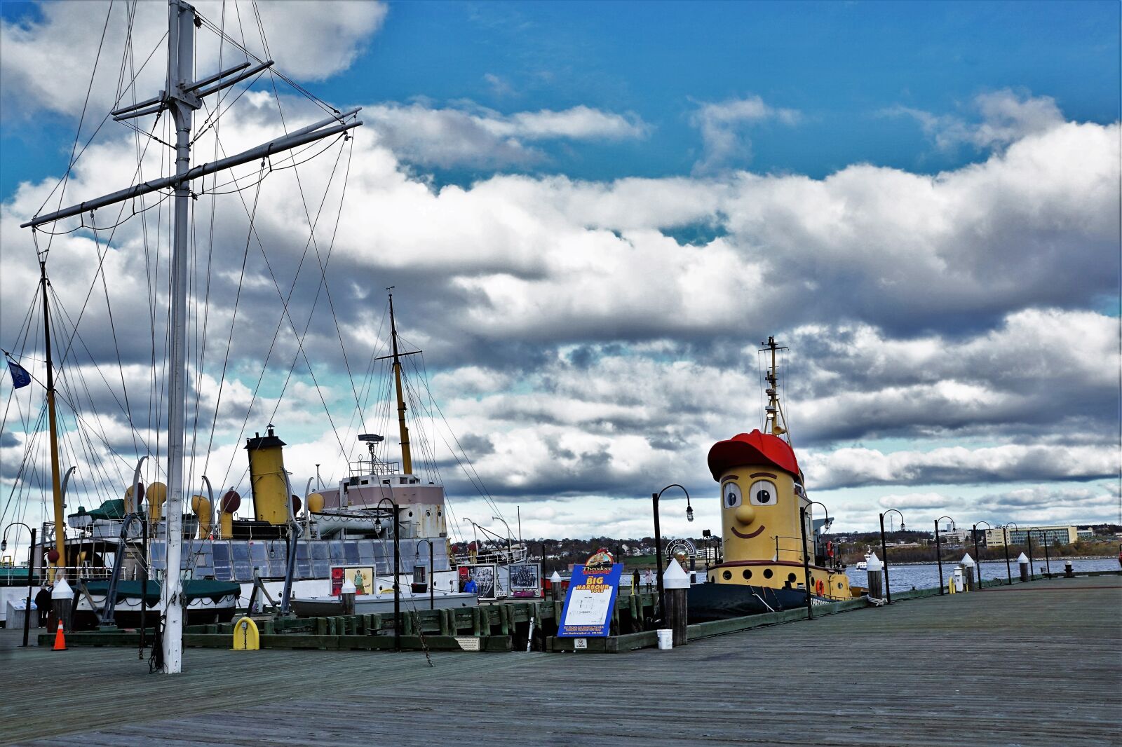 Sony ILCA-77M2 + Sony DT 16-50mm F2.8 SSM sample photo. Boat, canada, halifax sky photography