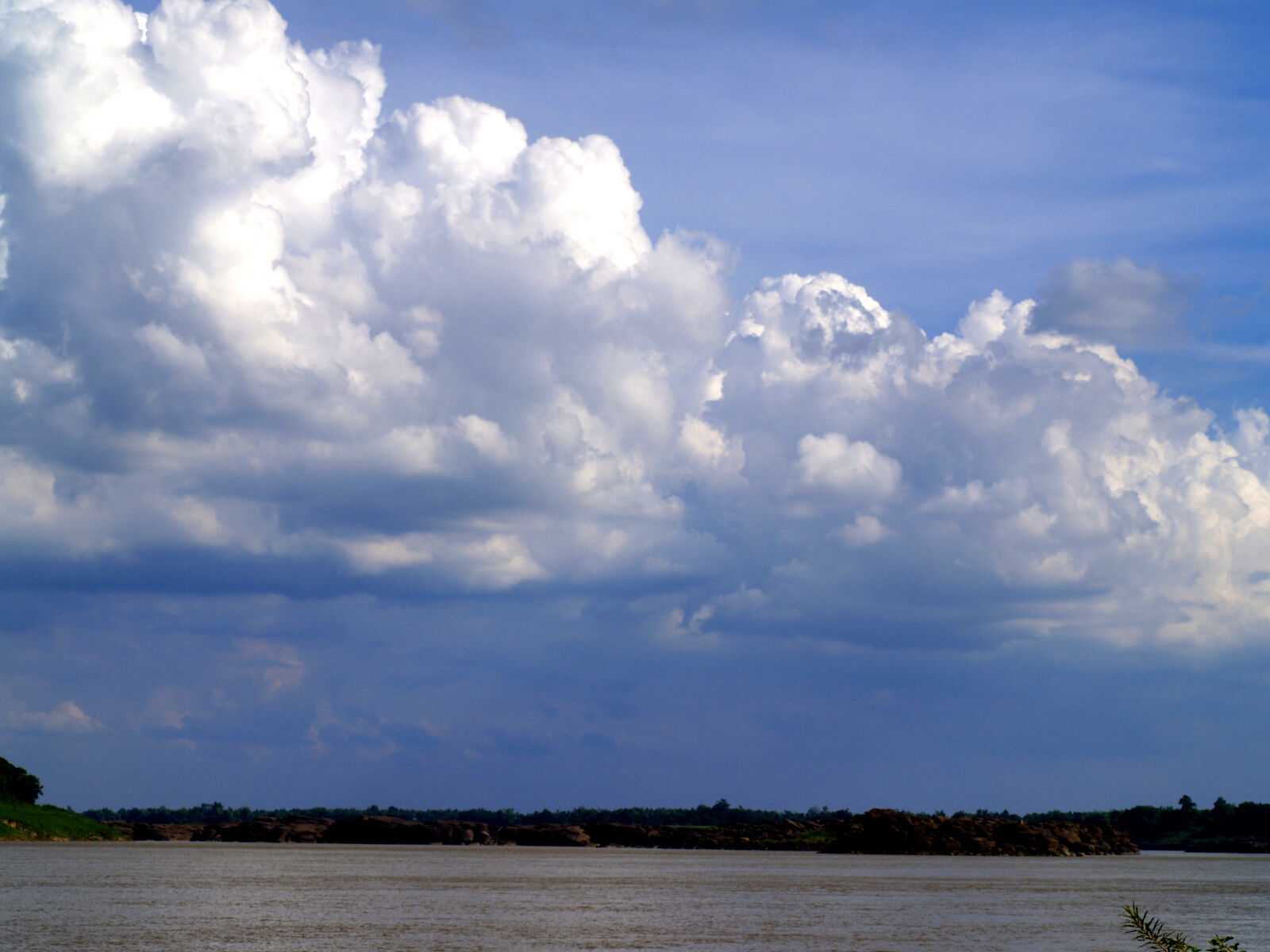 Olympus E-300 (EVOLT E-300) sample photo. Beach, cloud, cloudscape, cumulus photography
