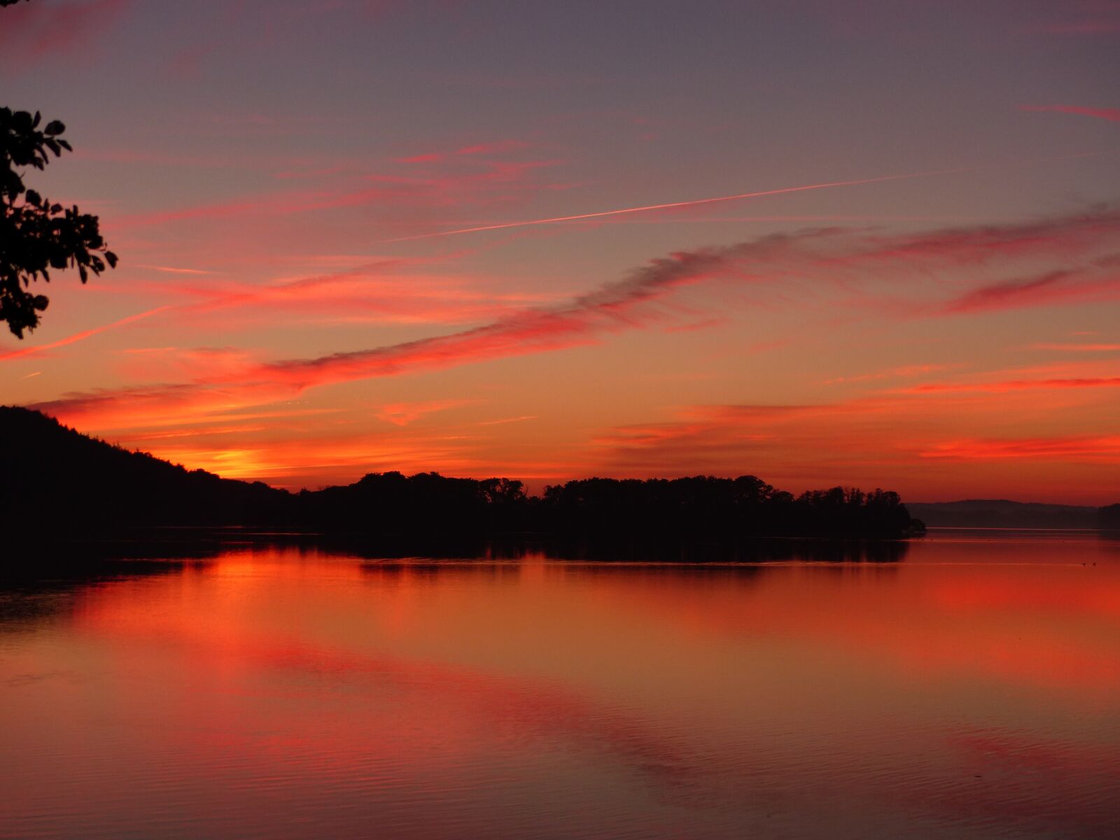 Panasonic Lumix DMC-FZ200 sample photo. Sunset, lake, sun photography