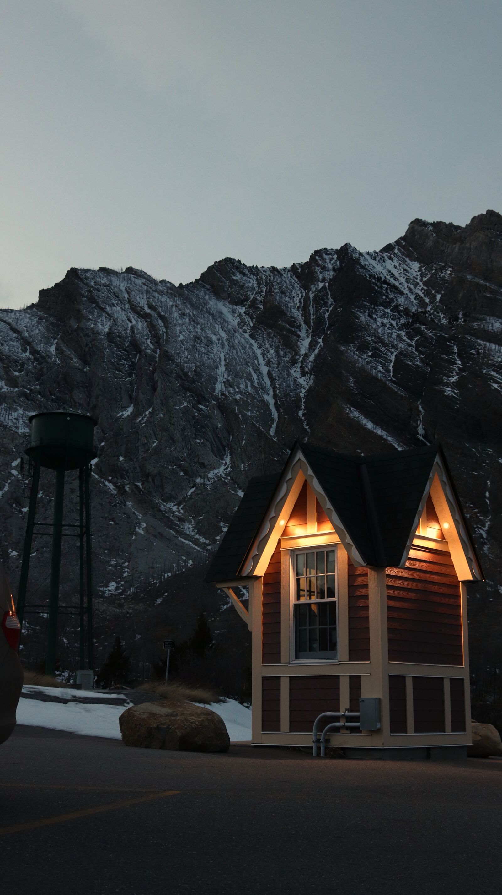 Canon EOS 800D (EOS Rebel T7i / EOS Kiss X9i) sample photo. Winter in waterton photography