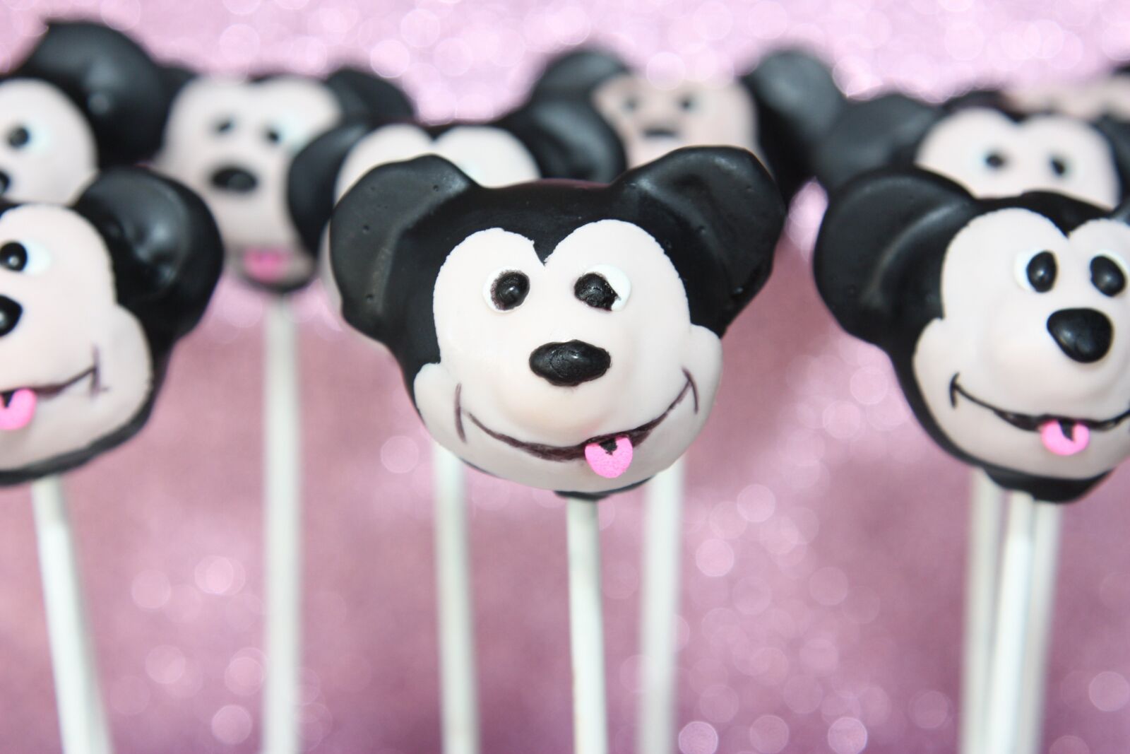 Canon EOS 450D (EOS Rebel XSi / EOS Kiss X2) sample photo. Cake pop, mikey mouse photography