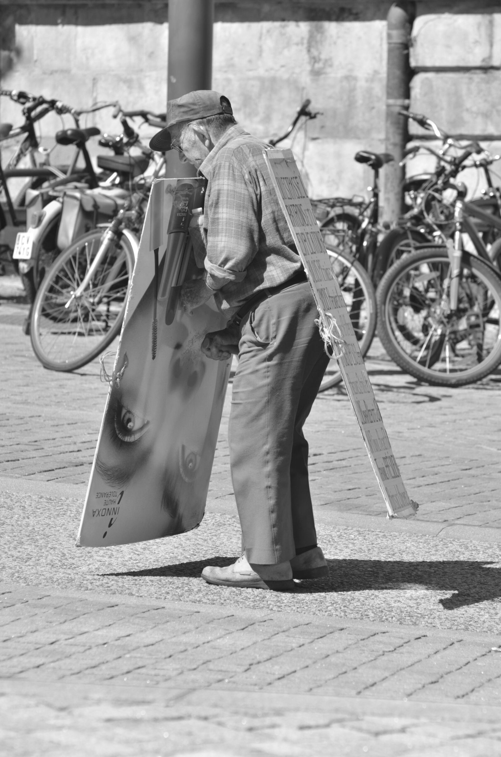 Nikon D7000 sample photo. Poor, man, street photography