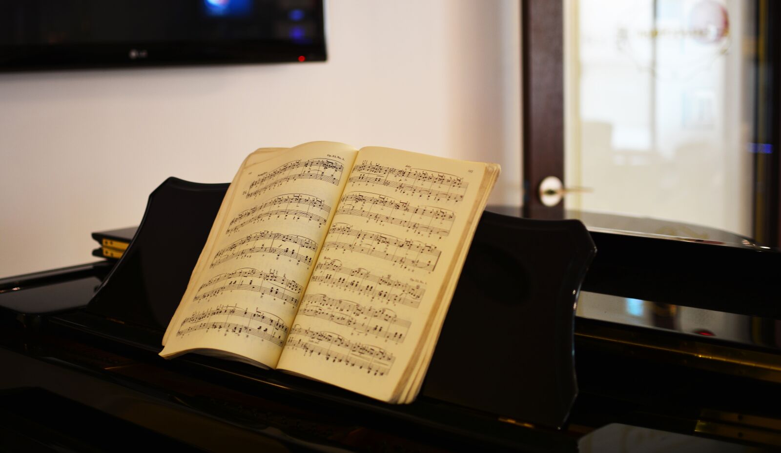 Nikon D7100 sample photo. Sheet music, piano, o photography