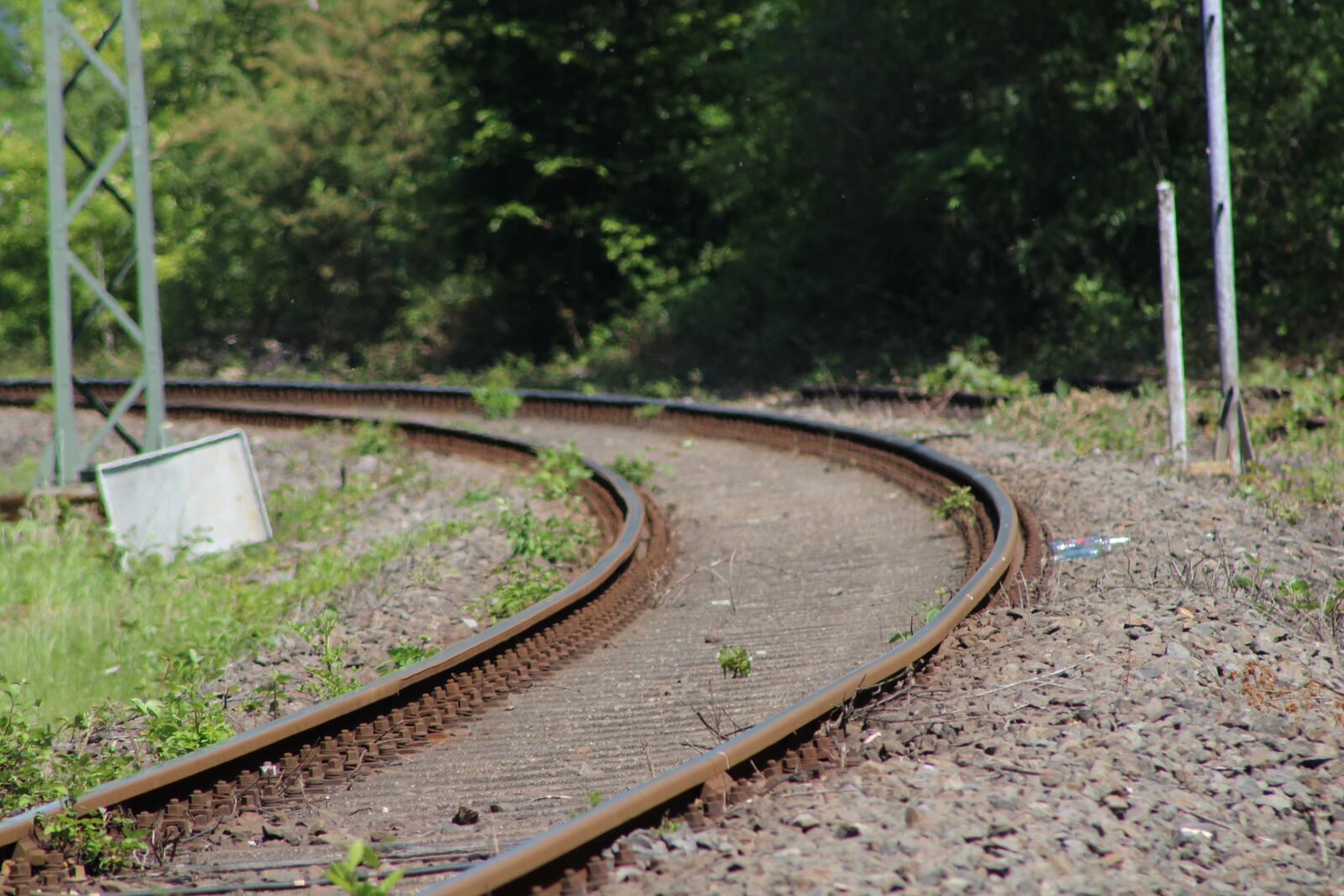 Canon EF75-300mm f/4-5.6 sample photo. Gleise, platform, railway station photography
