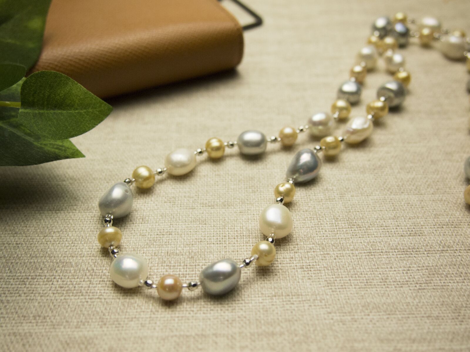 Olympus M.Zuiko Digital 14-42mm F3.5-5.6 II sample photo. Freshwater pearl, necklace, accessories photography