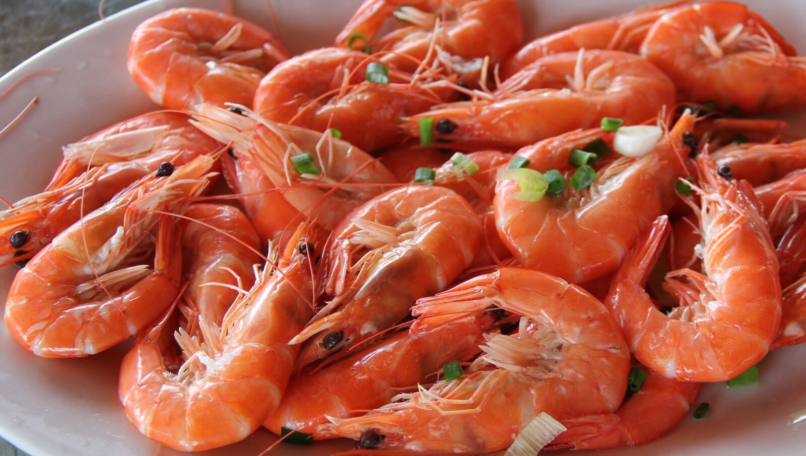 Canon EF-S 18-135mm F3.5-5.6 IS sample photo. Gourmet, prawns, red scare photography
