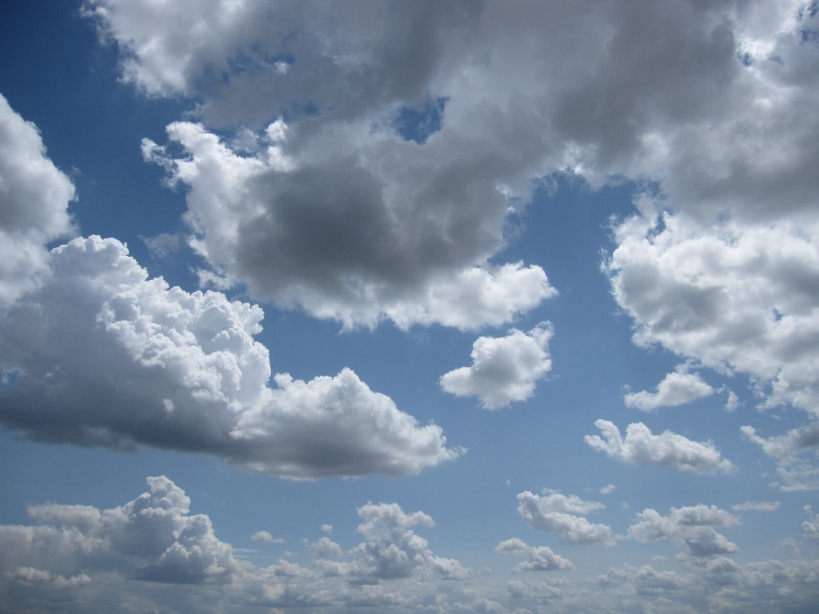 Canon PowerShot SD880 IS (Digital IXUS 870 IS / IXY Digital 920 IS) sample photo. "Sky, clouds, mood" photography