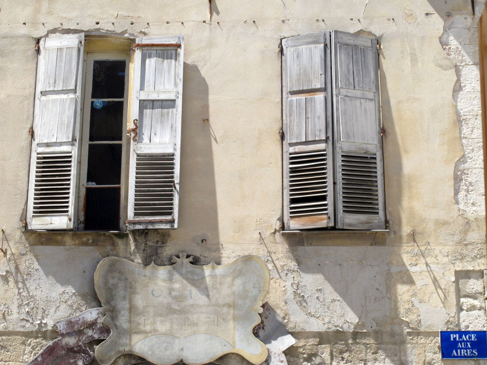 Canon PowerShot G12 sample photo. France, grasse, windows photography