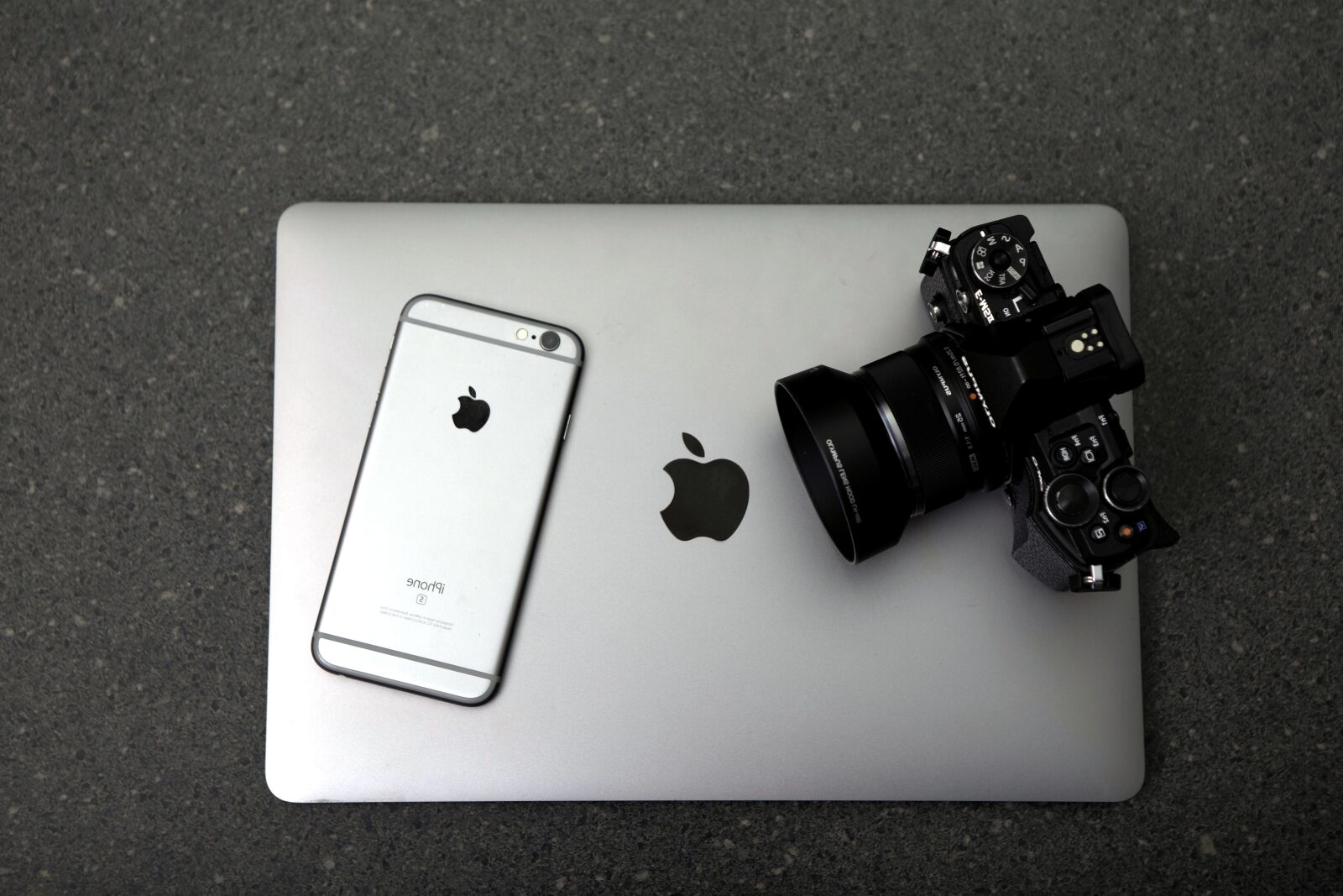Canon EOS 6D + Canon EF 24-70mm F2.8L USM sample photo. Macbook computer, digital camera photography