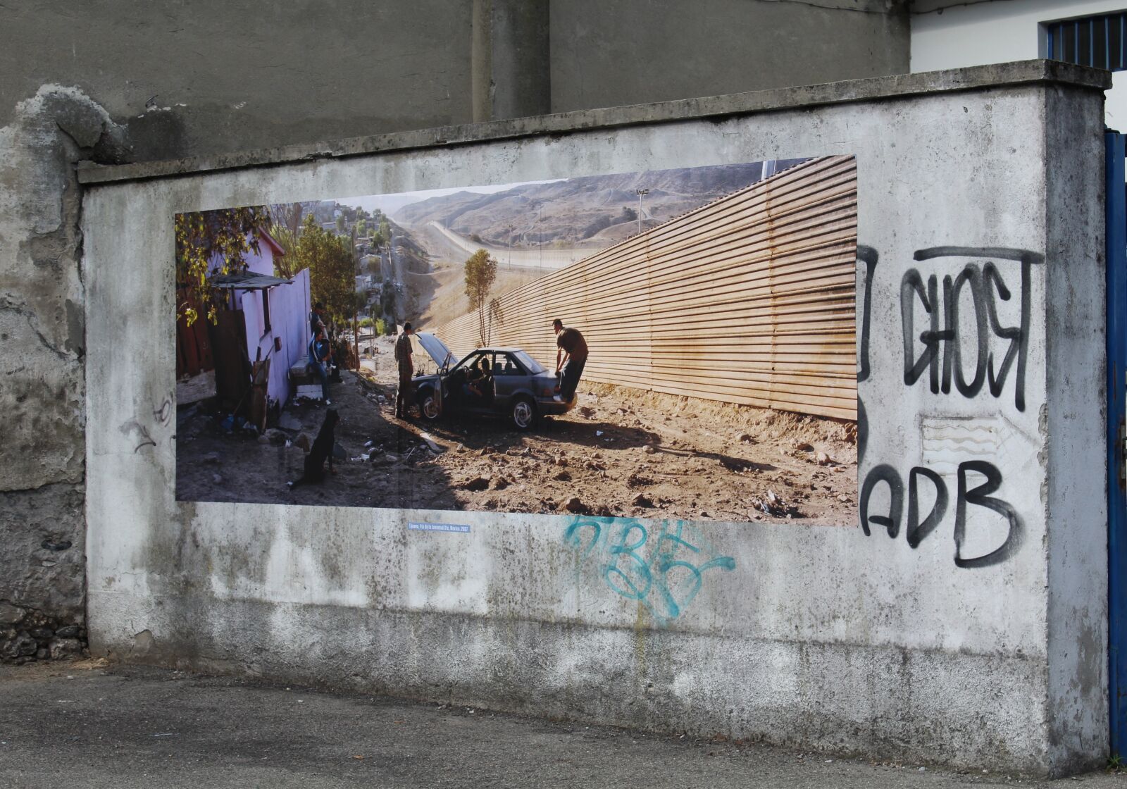 Canon EOS 1200D (EOS Rebel T5 / EOS Kiss X70 / EOS Hi) sample photo. Murals, wall, road photography