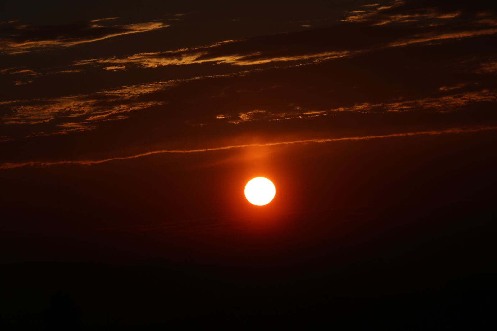 Canon EOS 750D (EOS Rebel T6i / EOS Kiss X8i) sample photo. Sunrise, solar, air photography