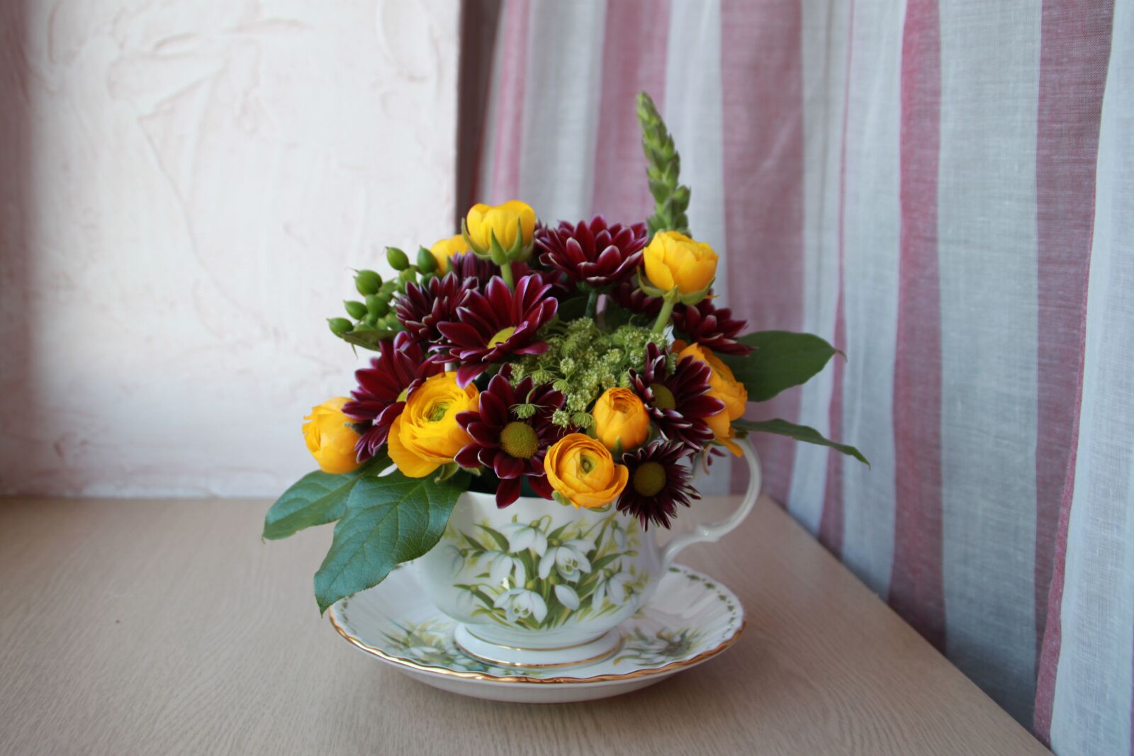 Canon EOS 500D (EOS Rebel T1i / EOS Kiss X3) sample photo. Cup flower, cup, saucer photography