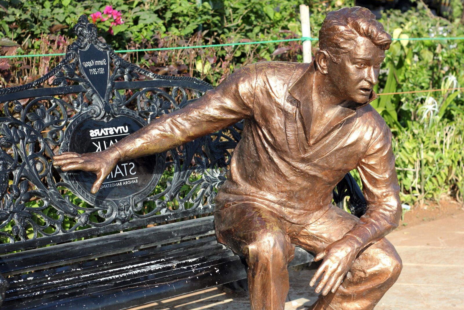 Canon EOS 550D (EOS Rebel T2i / EOS Kiss X4) sample photo. Sculpture, art, metal, statue photography