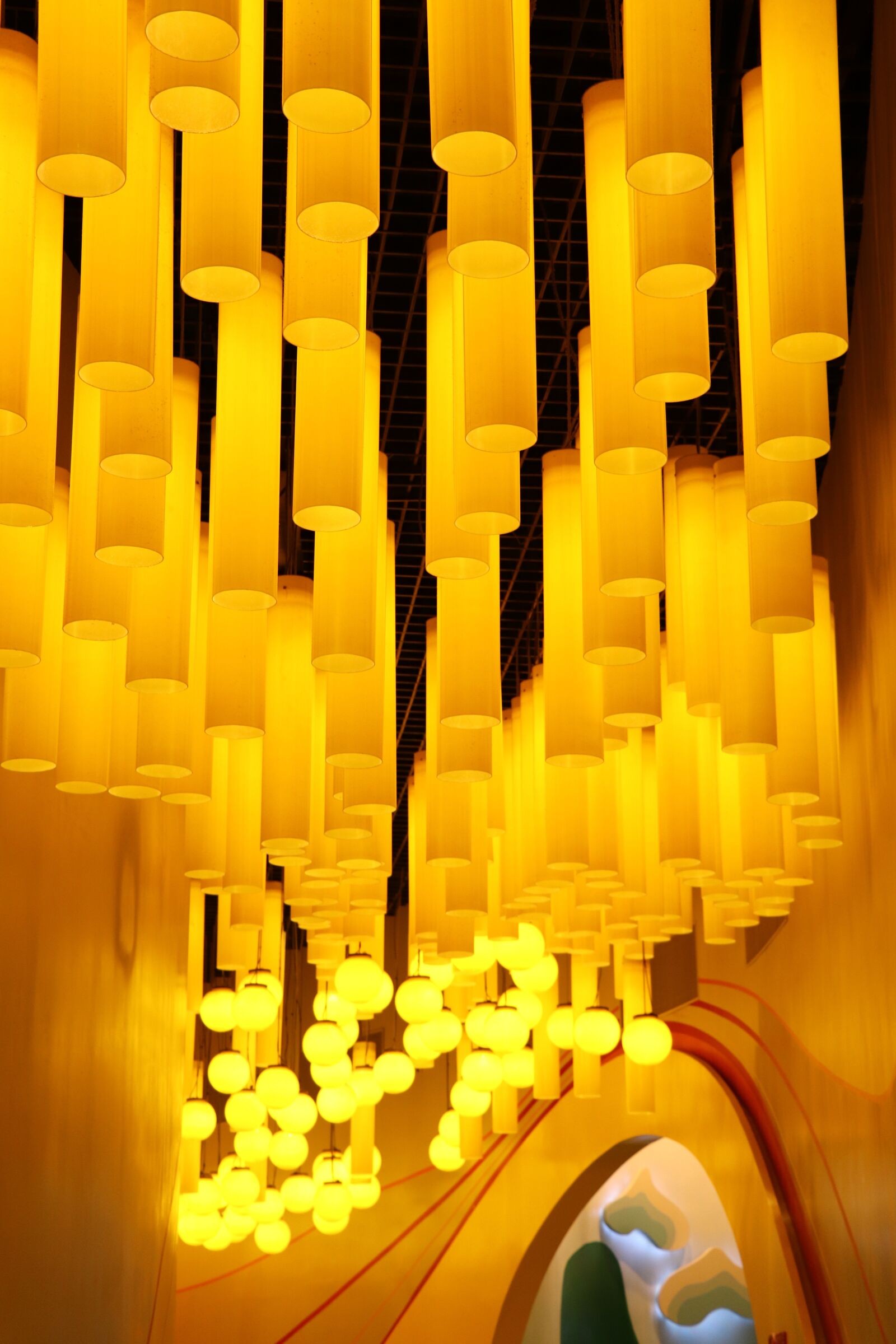 Canon EOS 77D (EOS 9000D / EOS 770D) sample photo. Building, light, warm photography