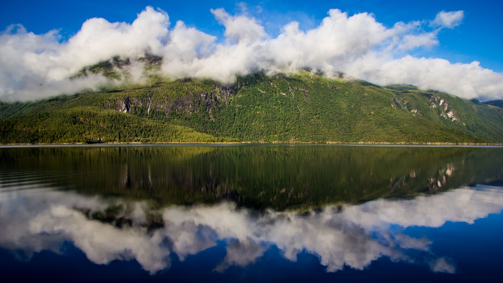 Canon EOS 60D + Tamron 16-300mm F3.5-6.3 Di II VC PZD Macro sample photo. Nature, norway, landscape photography