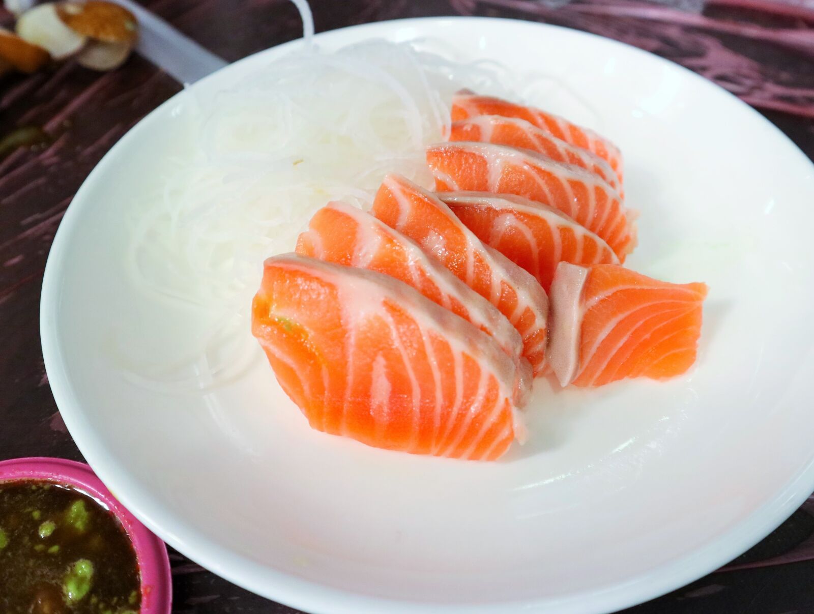 Canon EOS M3 + Canon EF-M 15-45mm F3.5-6.3 IS STM sample photo. Sashimi, salmon, japanese food photography