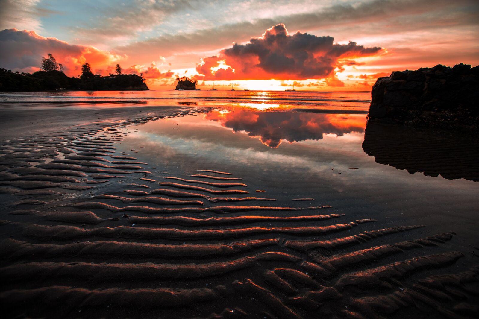 Canon EOS 5D Mark IV + Canon EF 16-35mm F2.8L II USM sample photo. Sunset, waters, coast photography