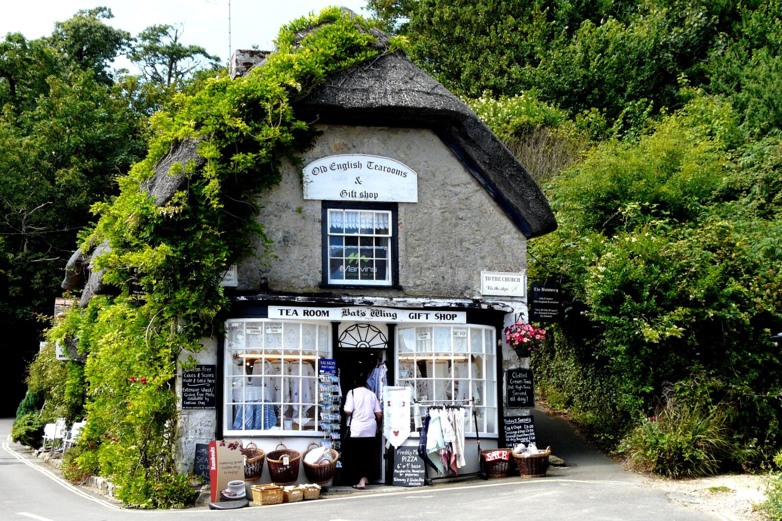 Panasonic DMC-FZ18 sample photo. House, building, pub photography