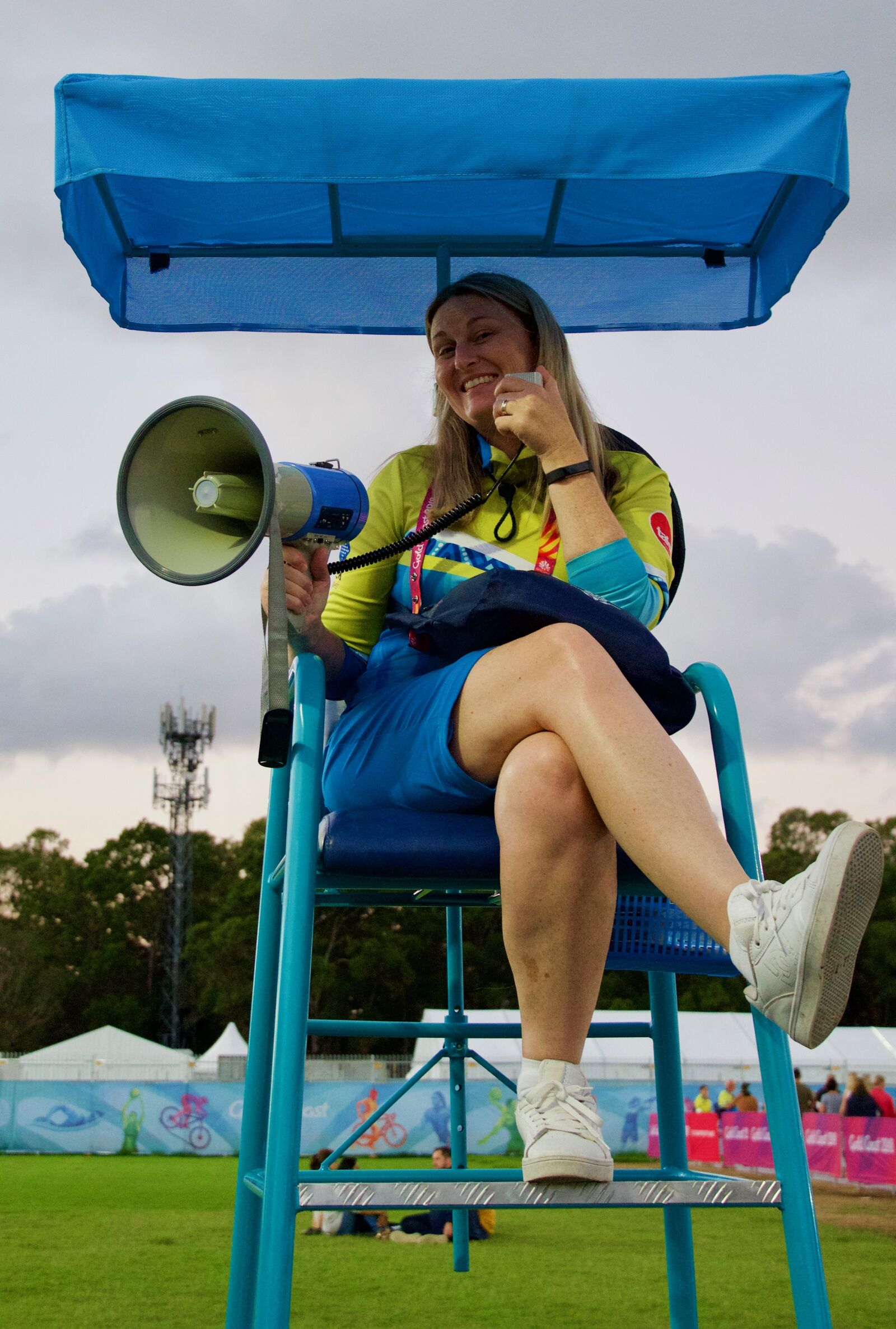 Sony E 18-135mm F3.5-5.6 OSS sample photo. Announcer, loudspeaker, young photography
