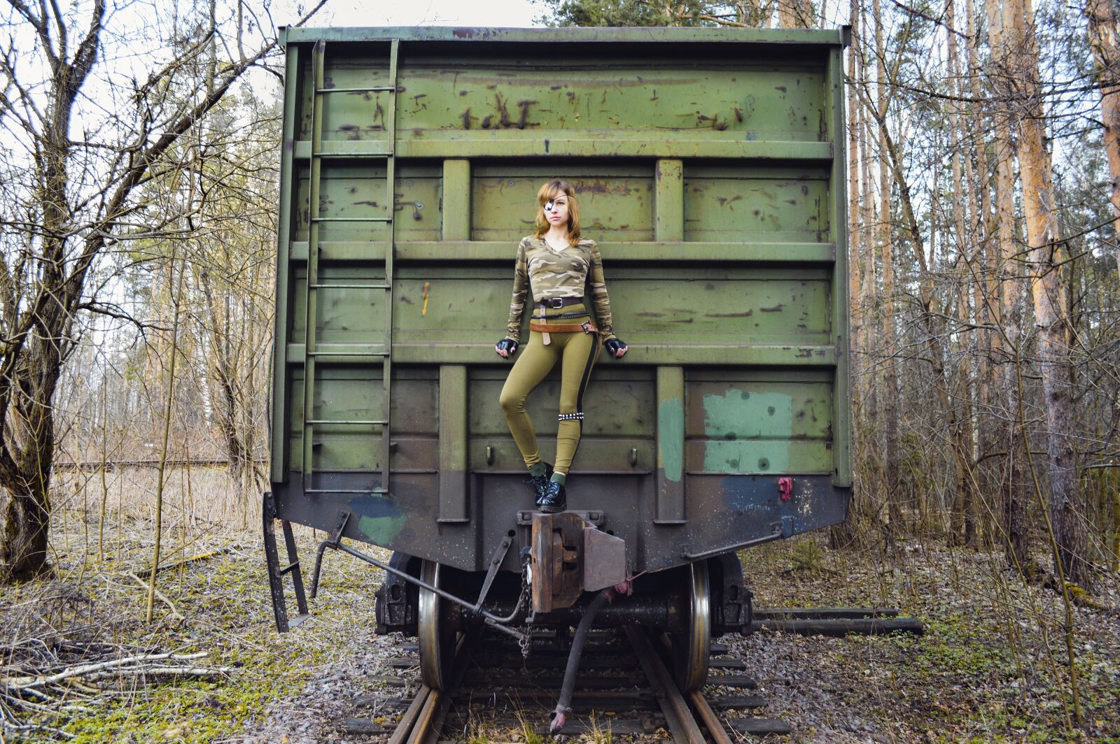 Nikon D3200 sample photo. Train, cars, woman photography