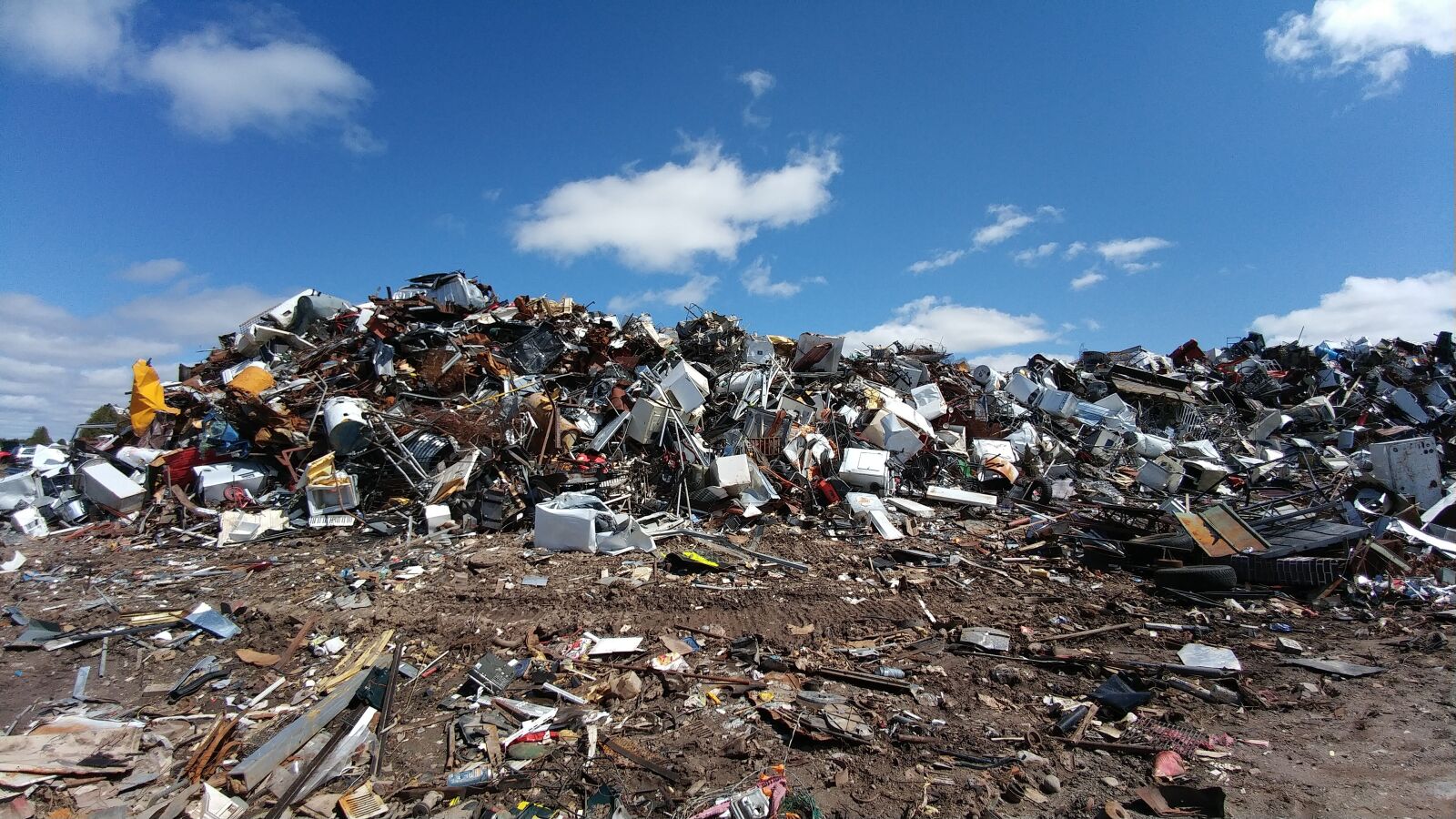 LG G5 sample photo. Scrapyard, metal, waste photography