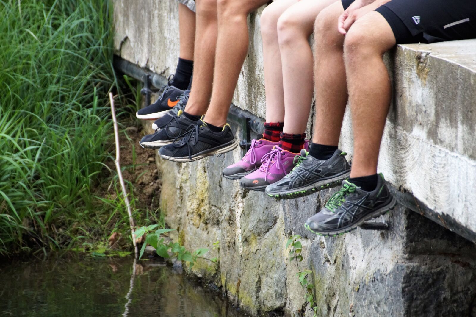 Sony SLT-A58 sample photo. Boots, sneakers, feet photography