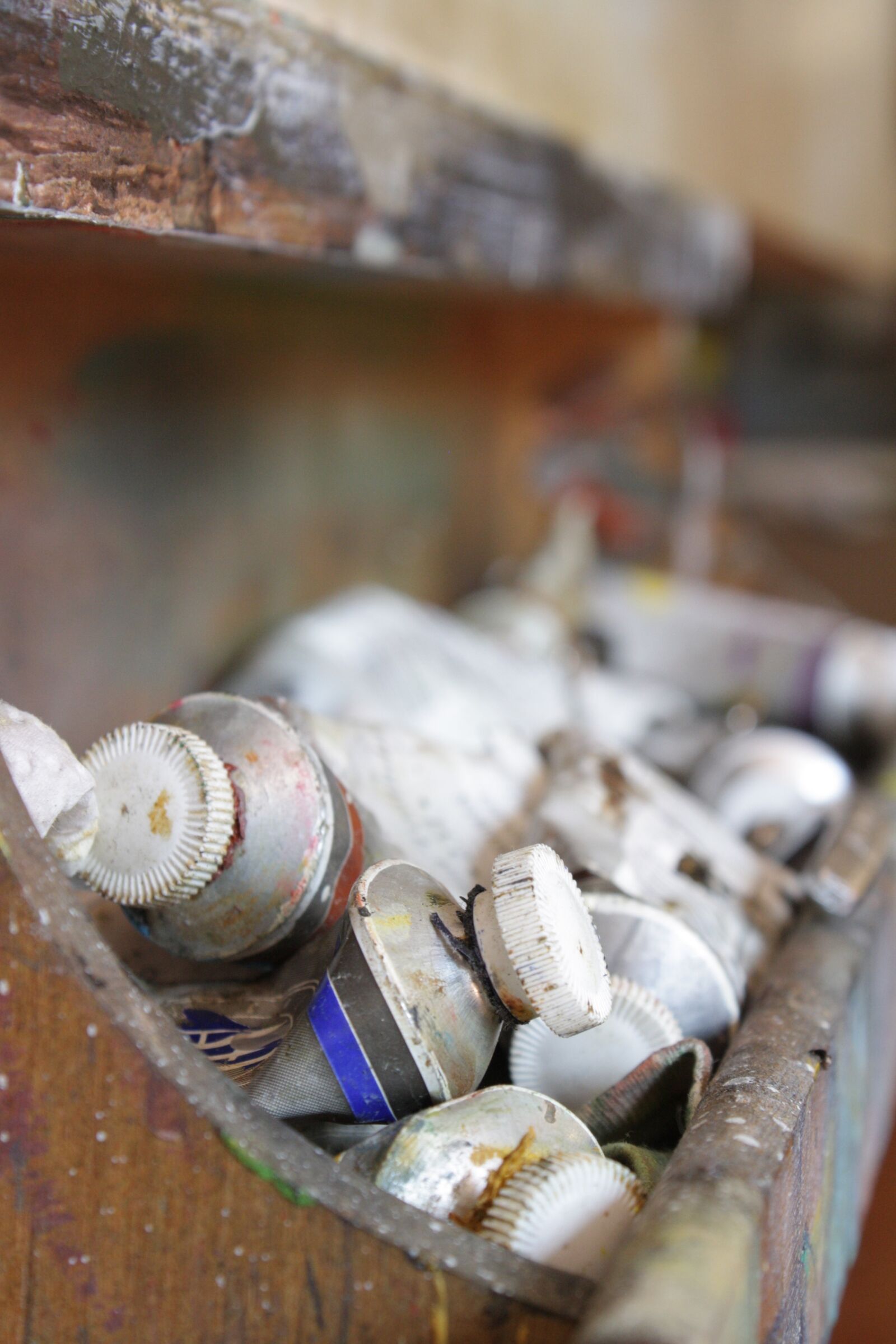 Canon EOS 1000D (EOS Digital Rebel XS / EOS Kiss F) sample photo. Paint, materials, art photography