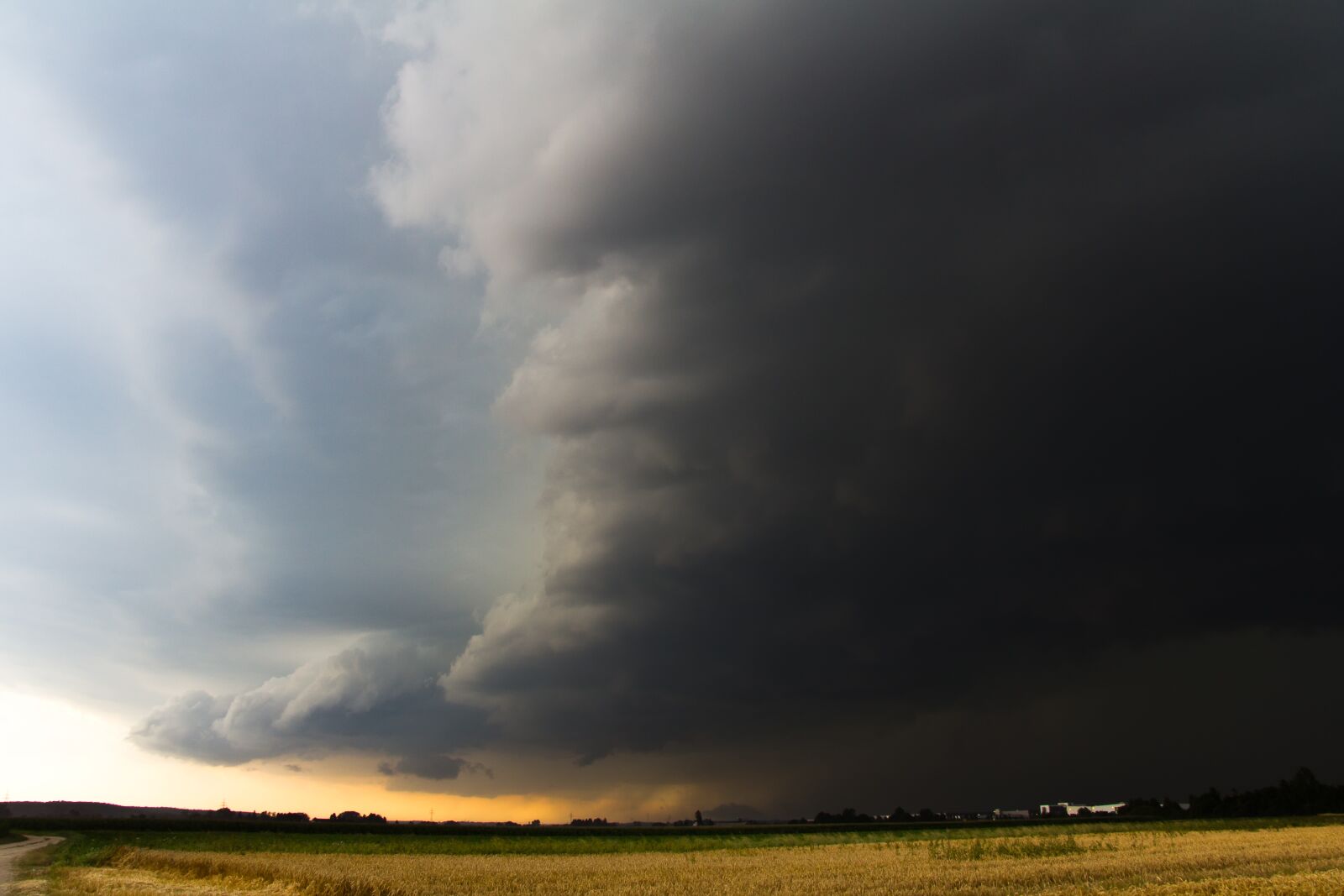 Canon EF-S 17-85mm F4-5.6 IS USM sample photo. Nature, sky, super cell photography