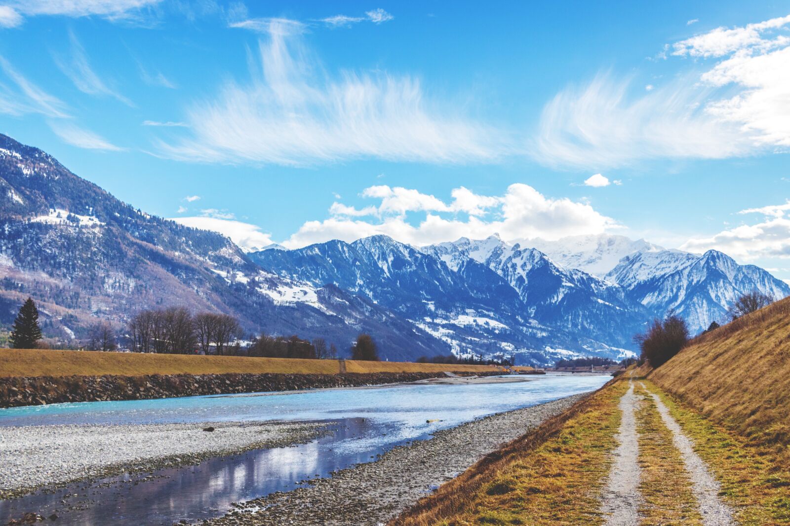 Canon EF-S 24mm F2.8 STM sample photo. Mountain, mountains, cloudy sky photography
