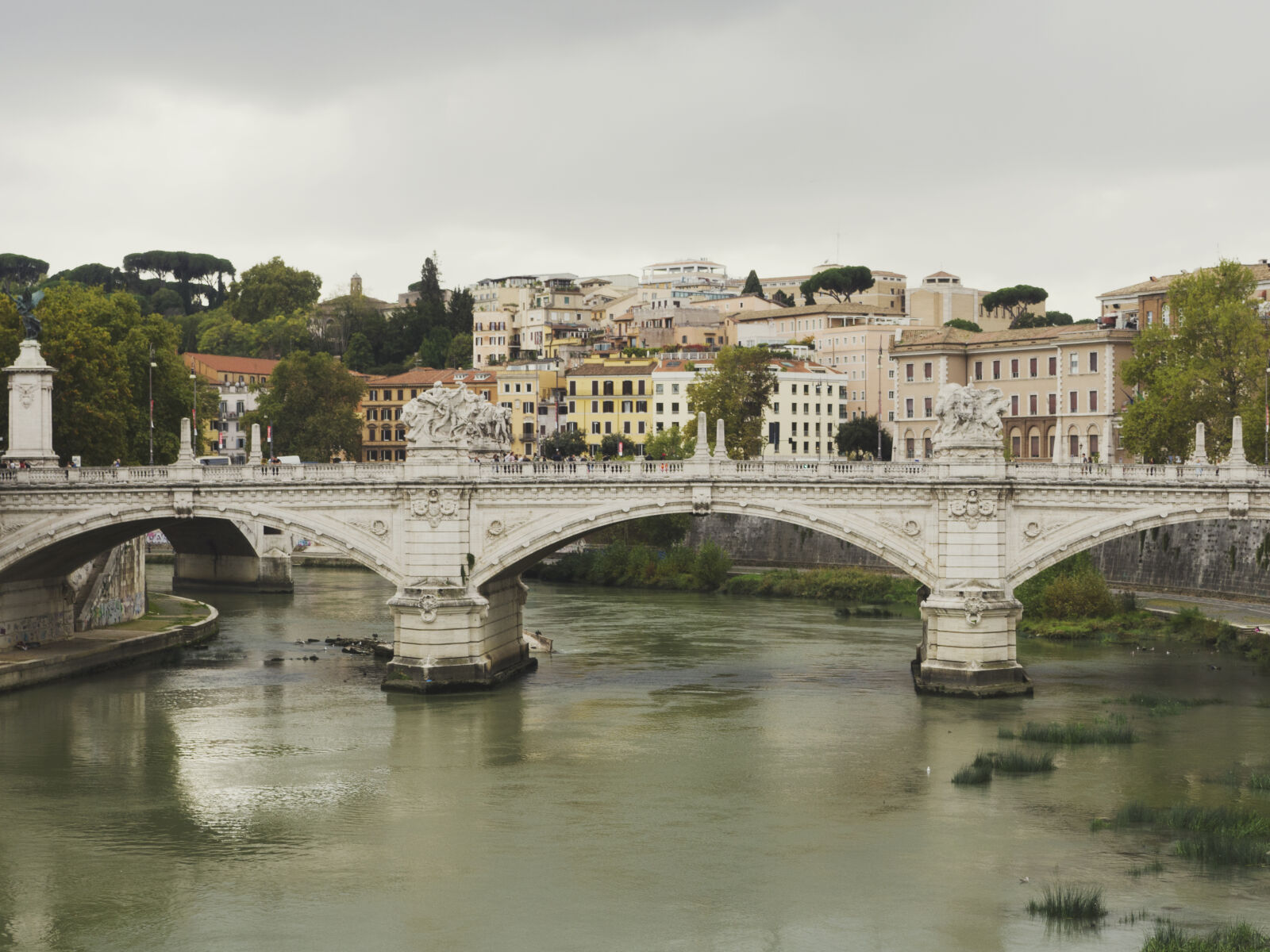 Olympus OM-D E-M10 II sample photo. Bridge, city, houses, italy photography